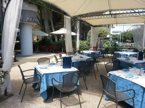 Restaurant/places to eat in Platani Hotel