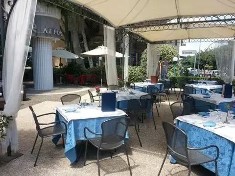 Restaurant/Places to Eat in Platani Hotel