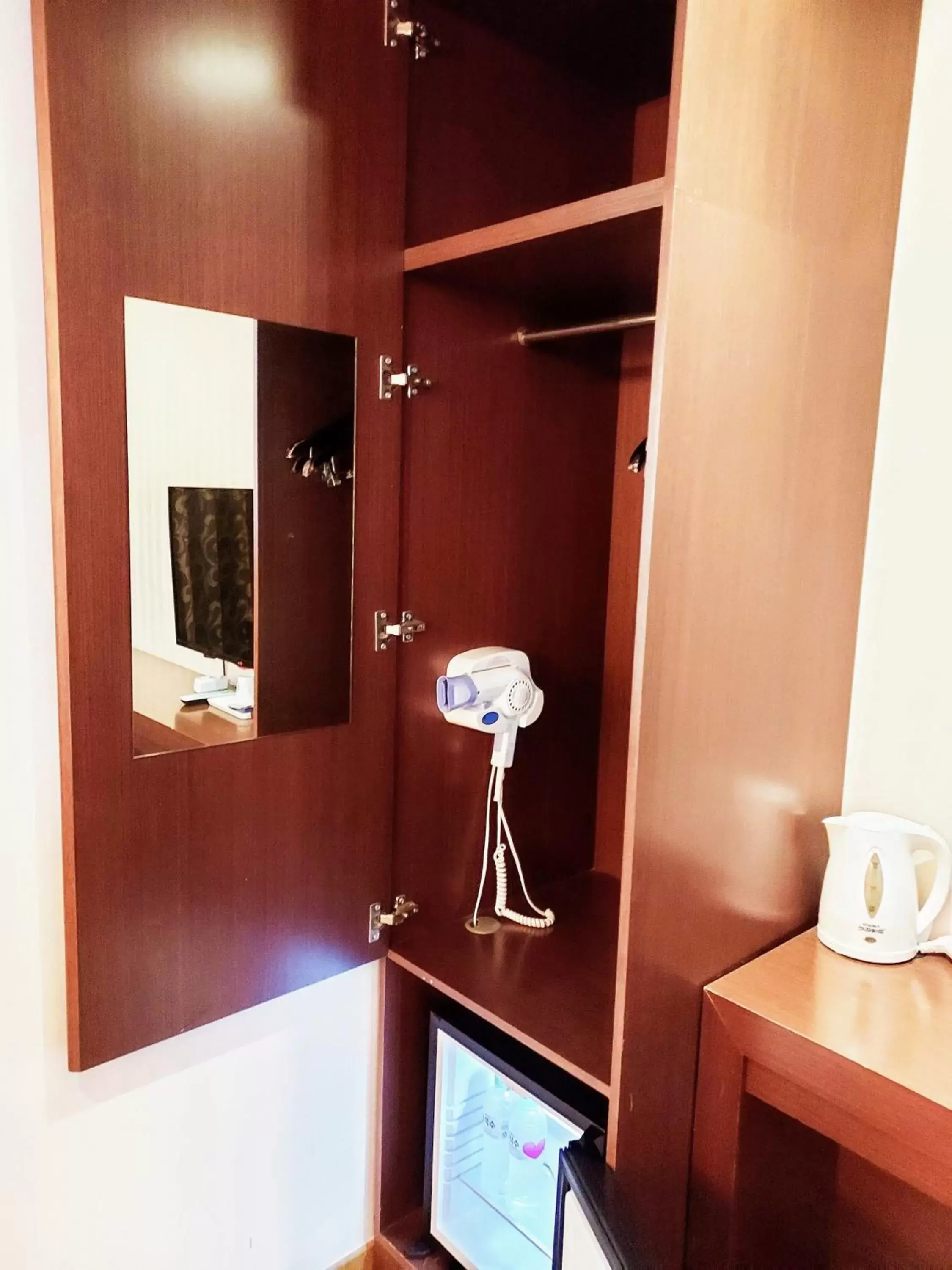 wardrobe, TV/Entertainment Center in Namsan Hill Hotel