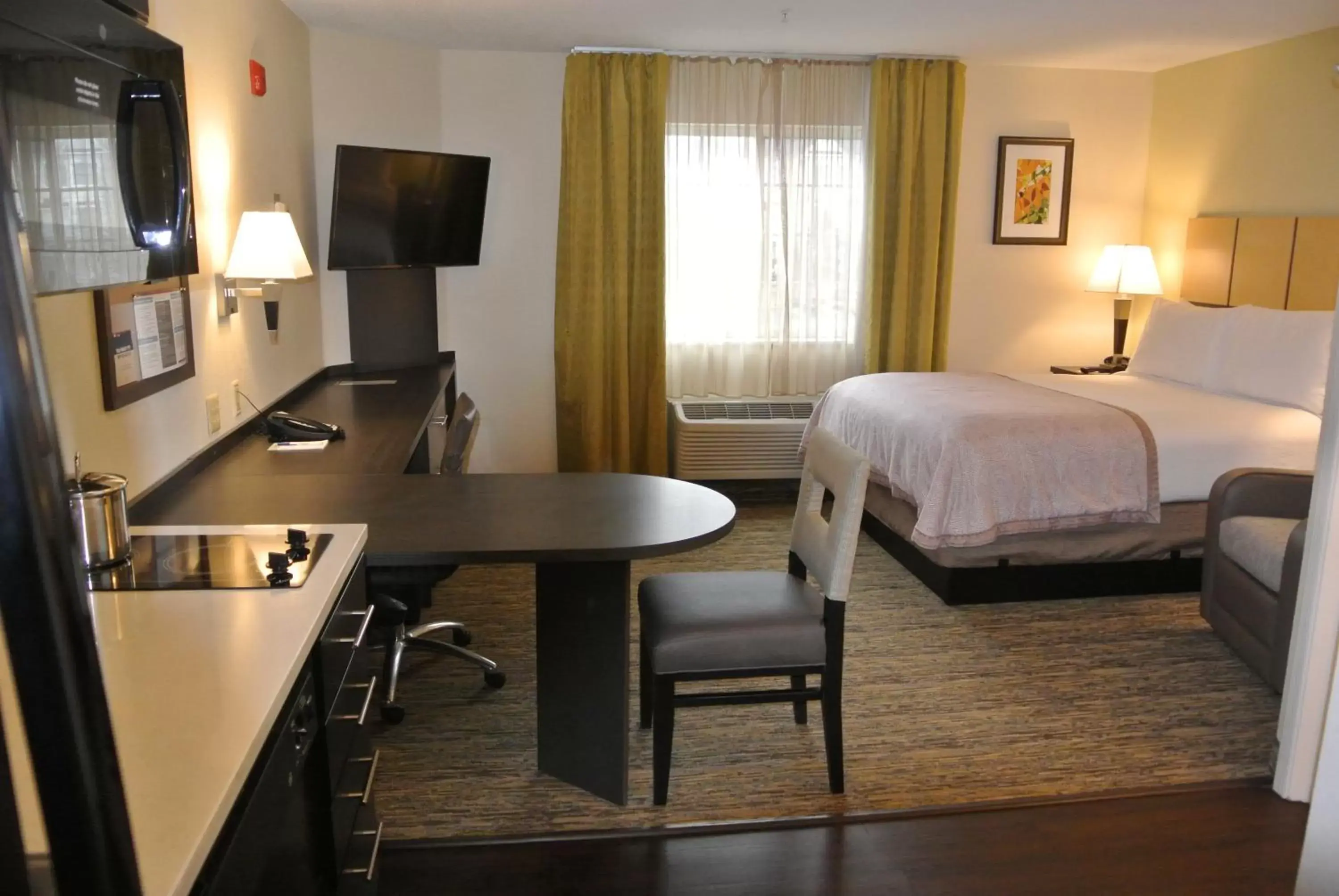 Photo of the whole room, TV/Entertainment Center in Candlewood Suites Washington-Fairfax, an IHG Hotel