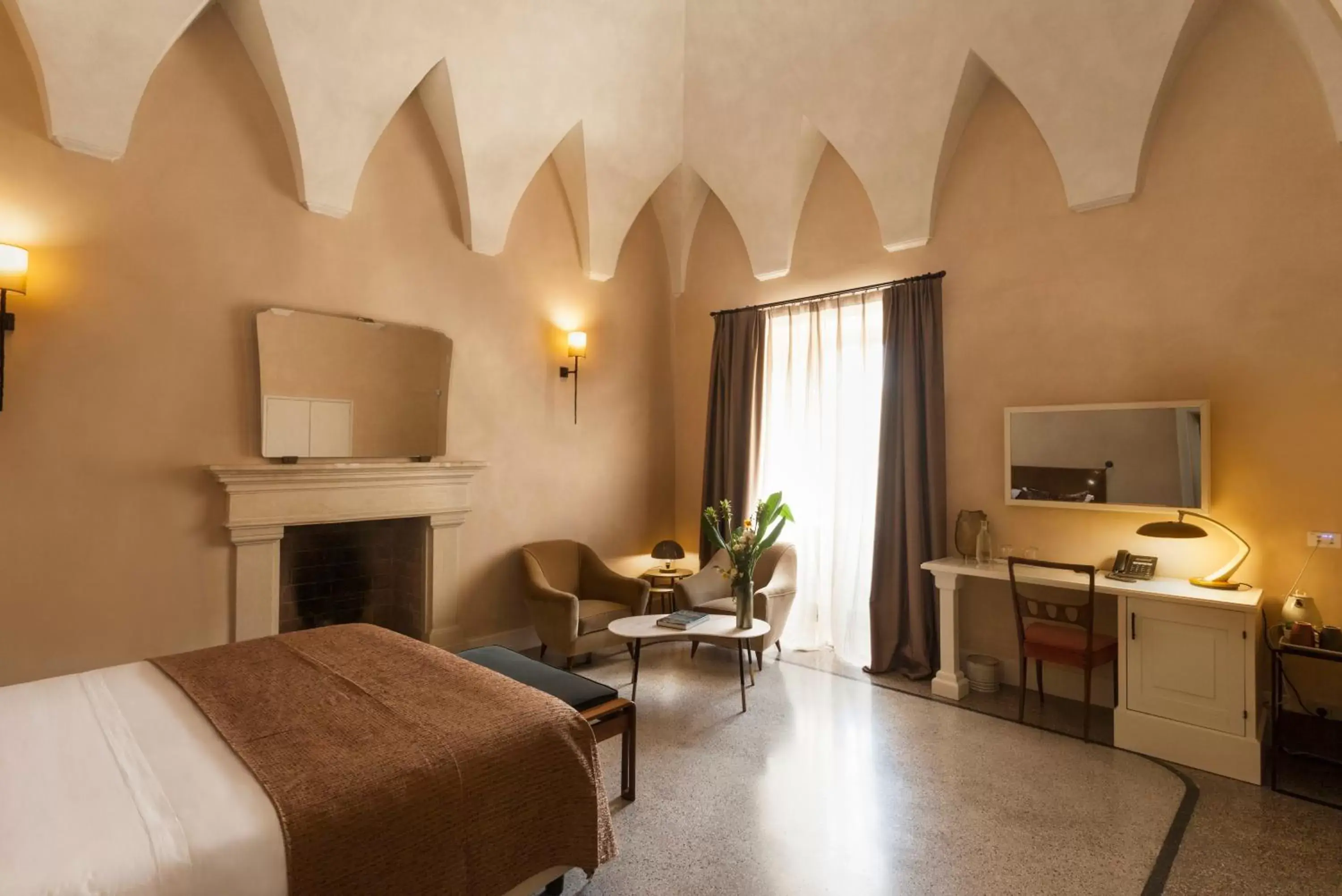 Bed, TV/Entertainment Center in Palazzo Maresgallo Suites & SPA