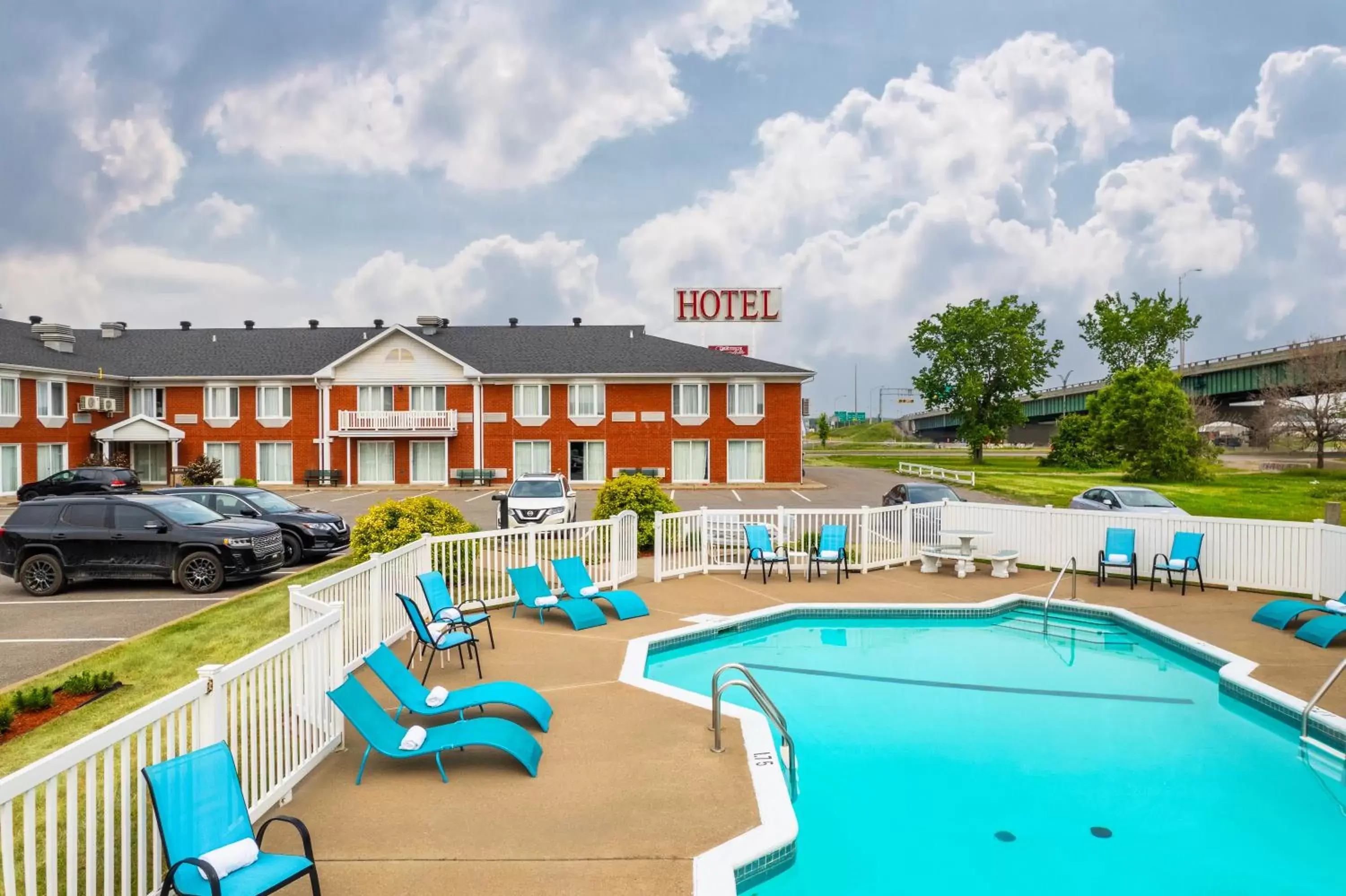 Swimming pool, Pool View in Les Suites de Laviolette Ascend Hotel Collection