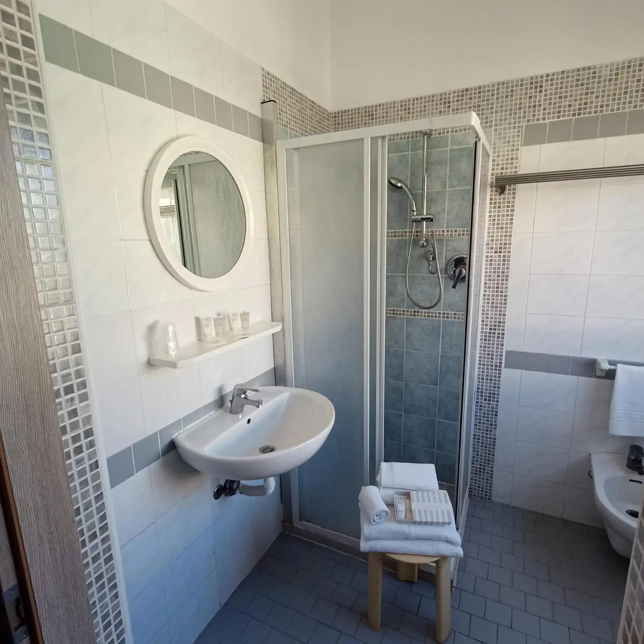 Shower, Bathroom in Hotel Cà Vanni