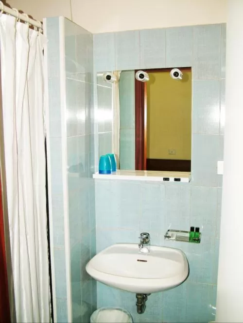 Bathroom in Hotel Tuscolano