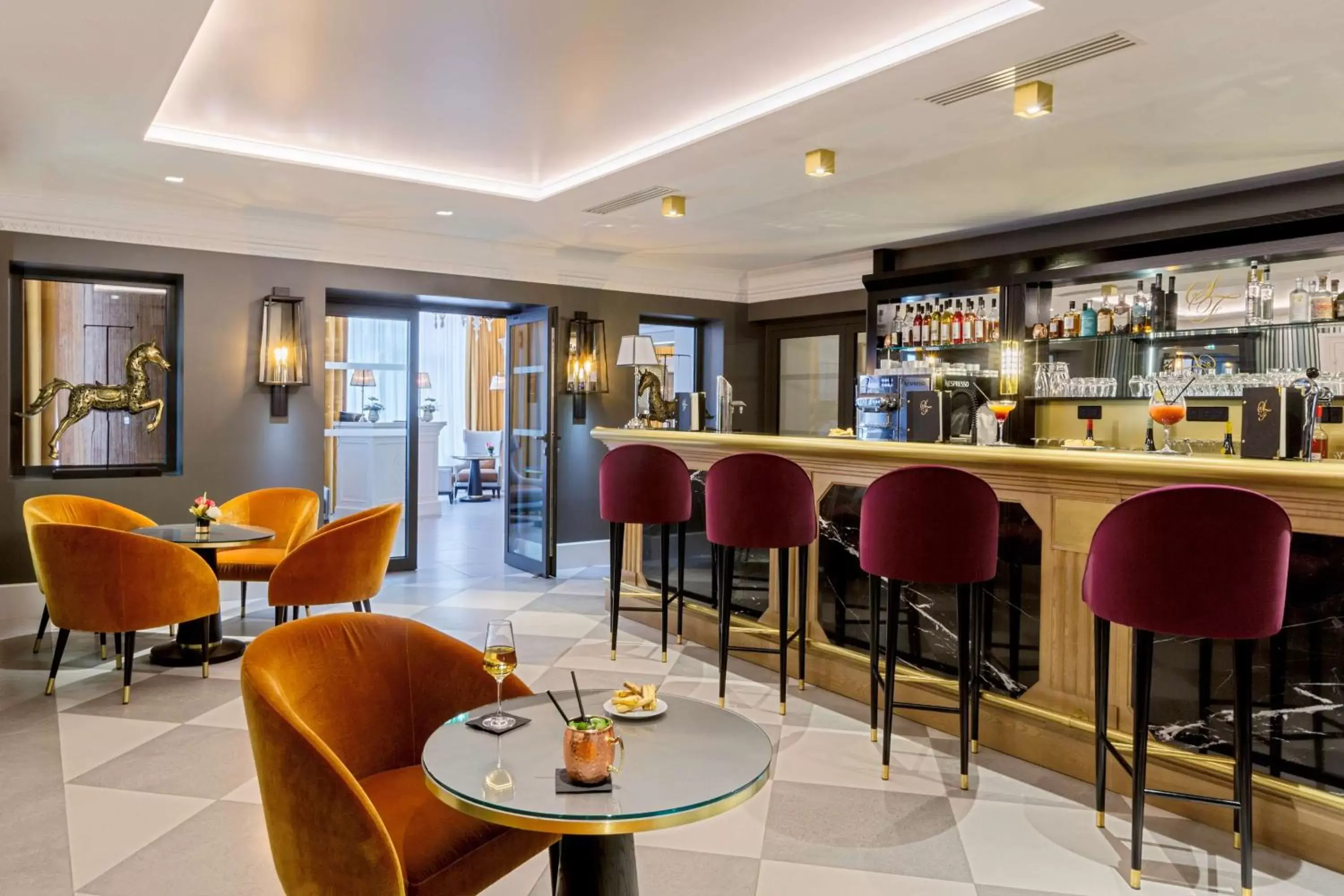 Restaurant/places to eat, Lounge/Bar in Hôtel & Spa Les Sept Fontaines Best Western Premier
