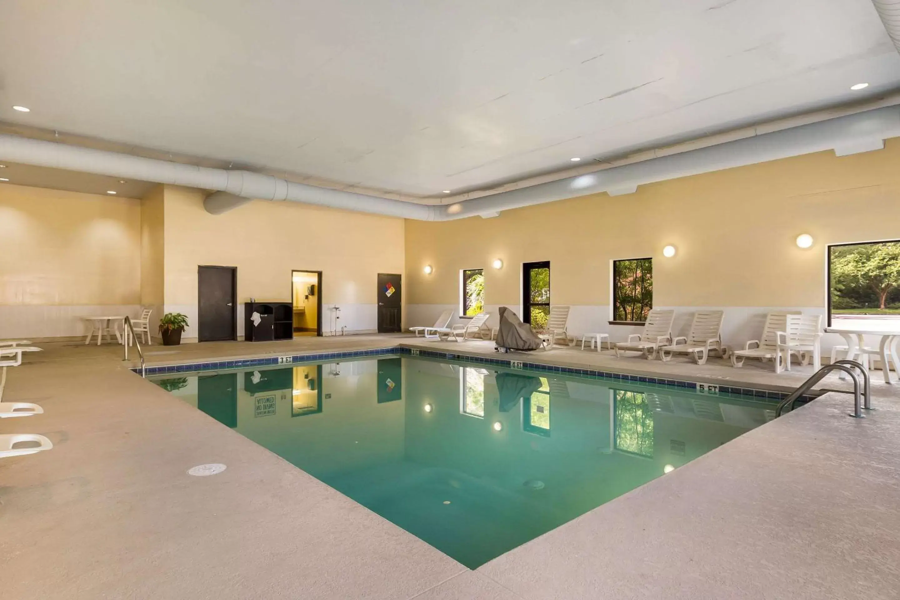 Swimming Pool in Clarion Pointe Charleston - West Ashley