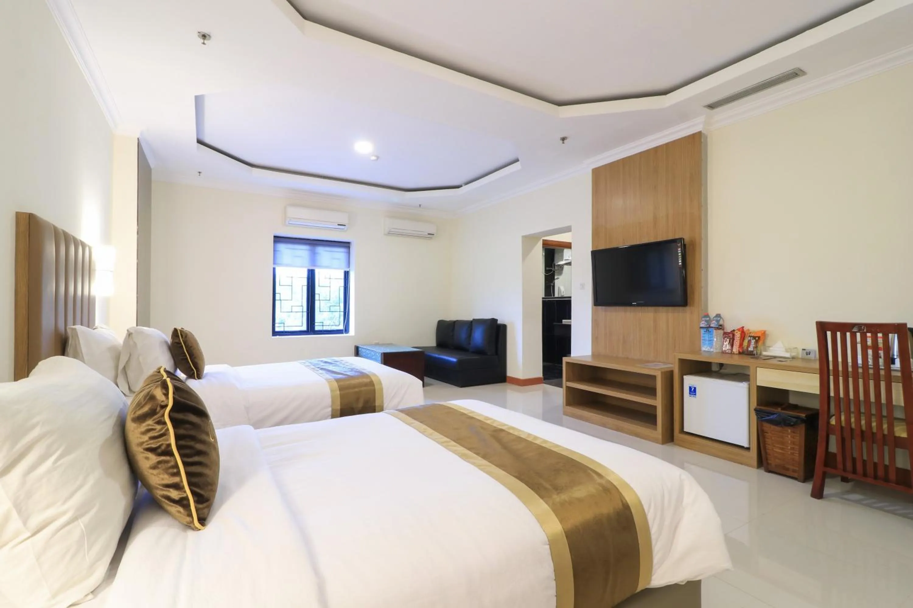 Photo of the whole room, Bed in Coins Hotel Jakarta