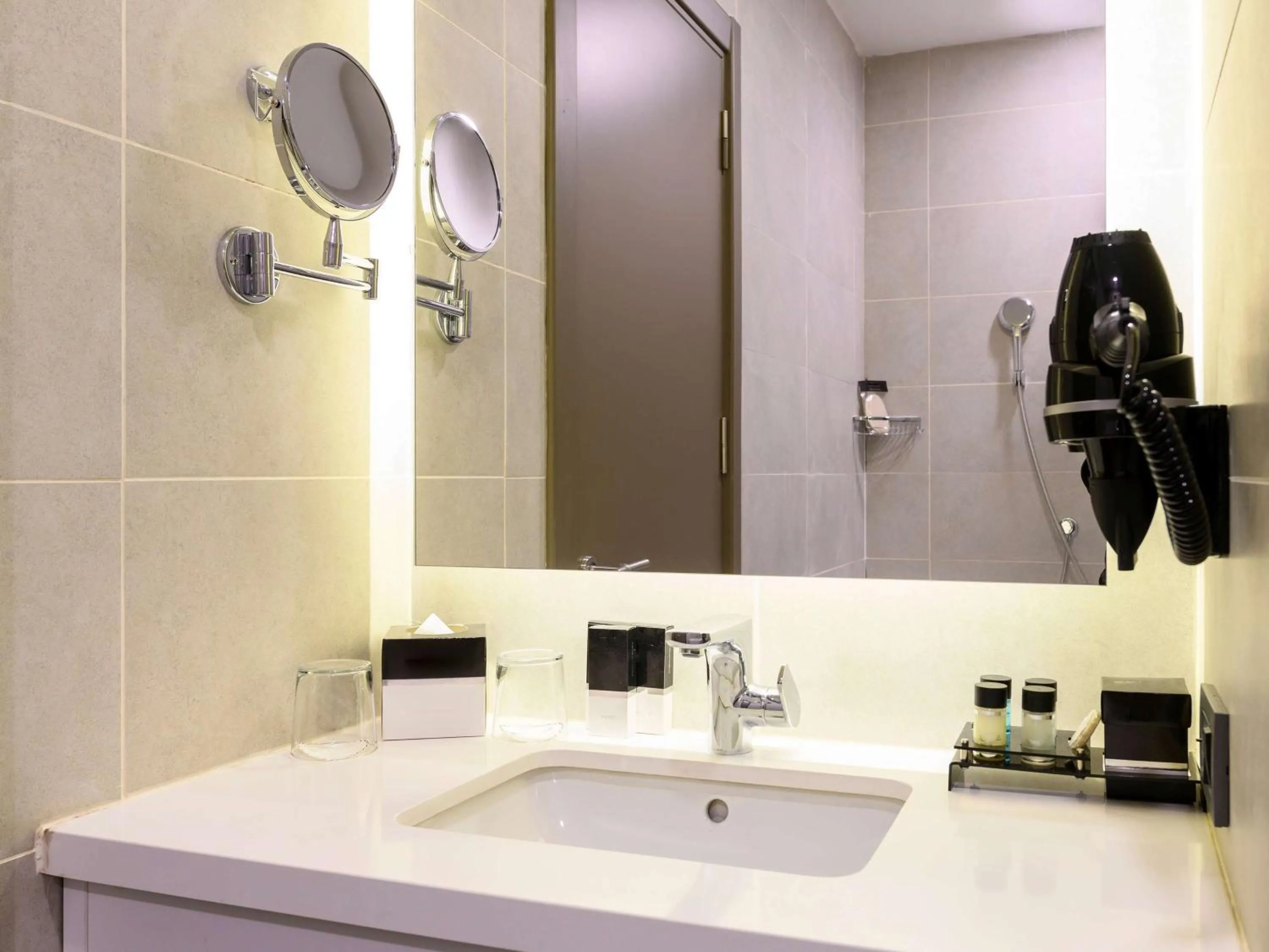 Bathroom in La Quinta by Wyndham Istanbul Gunesli