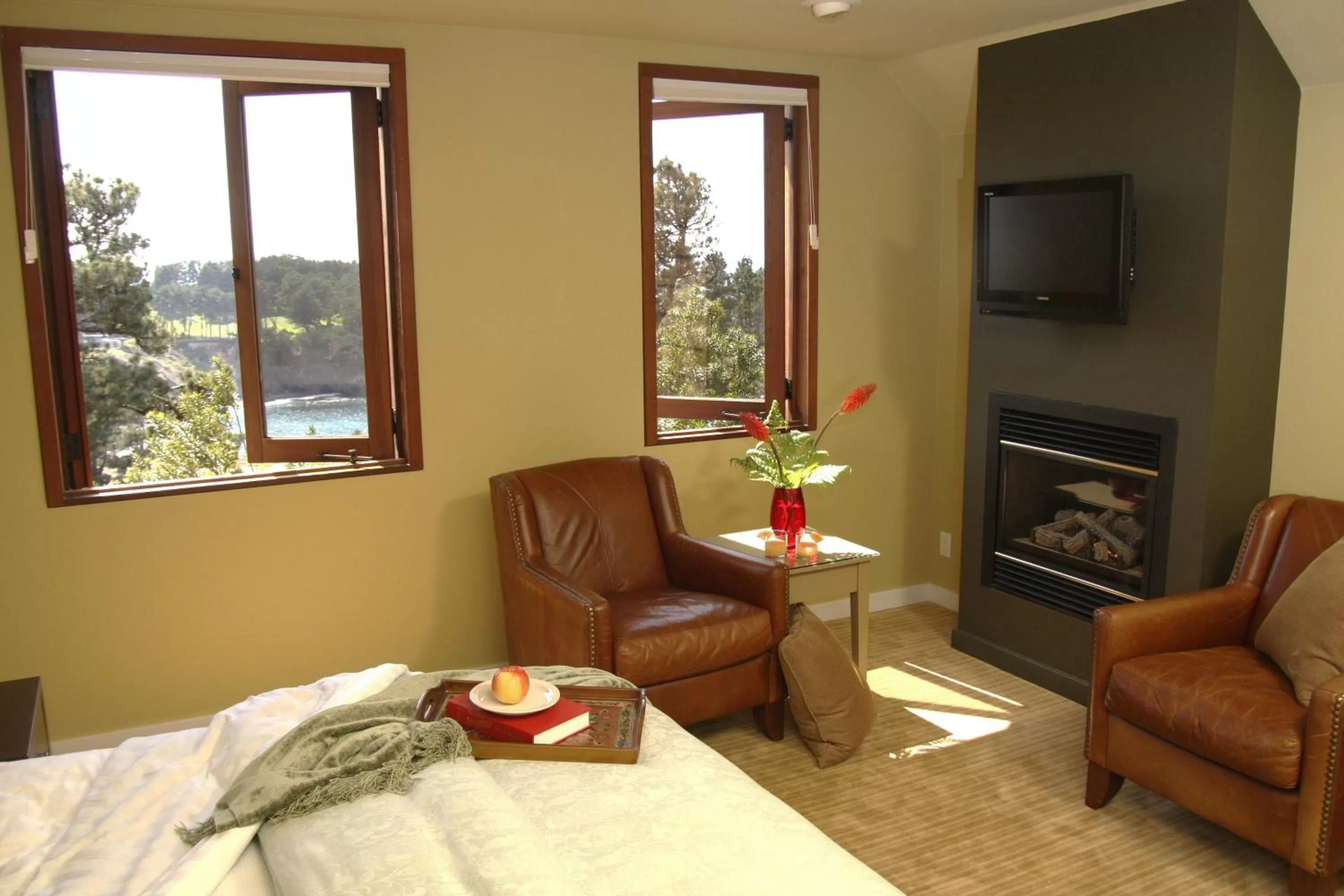 Bed in Brewery Gulch Inn & Spa