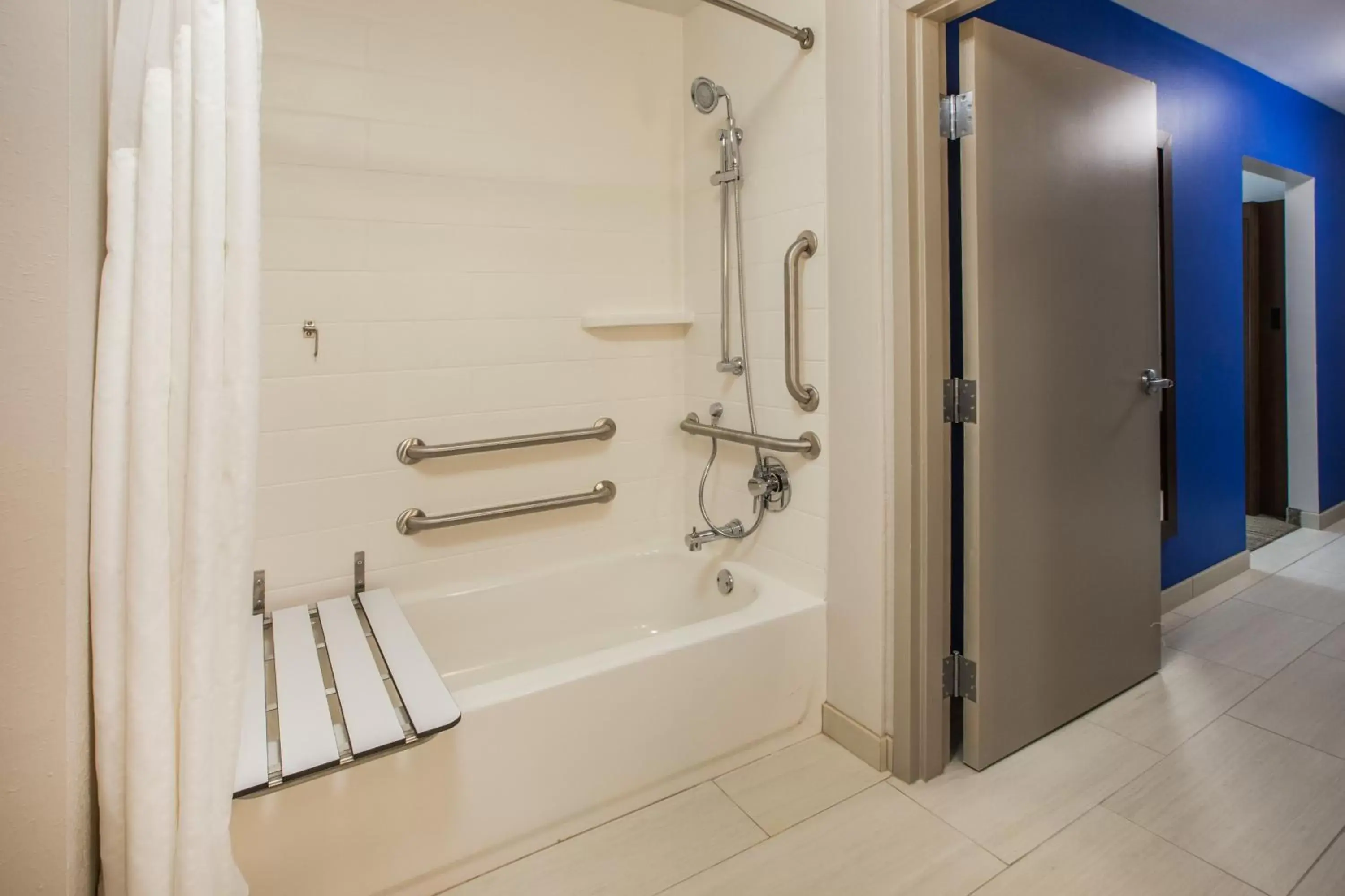 Photo of the whole room, Bathroom in Holiday Inn Express & Suites Cincinnati Riverfront, an IHG Hotel