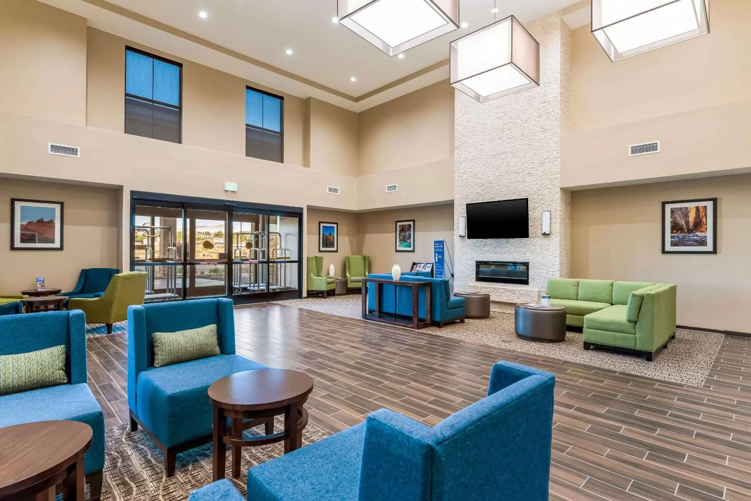 Lobby or reception, Lounge/Bar in Comfort Inn & Suites Zion Park Area