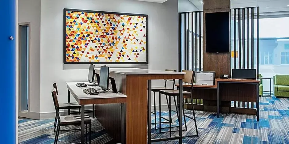 Business facilities, TV/Entertainment Center in Holiday Inn Express & Suites - Brandon, an IHG Hotel