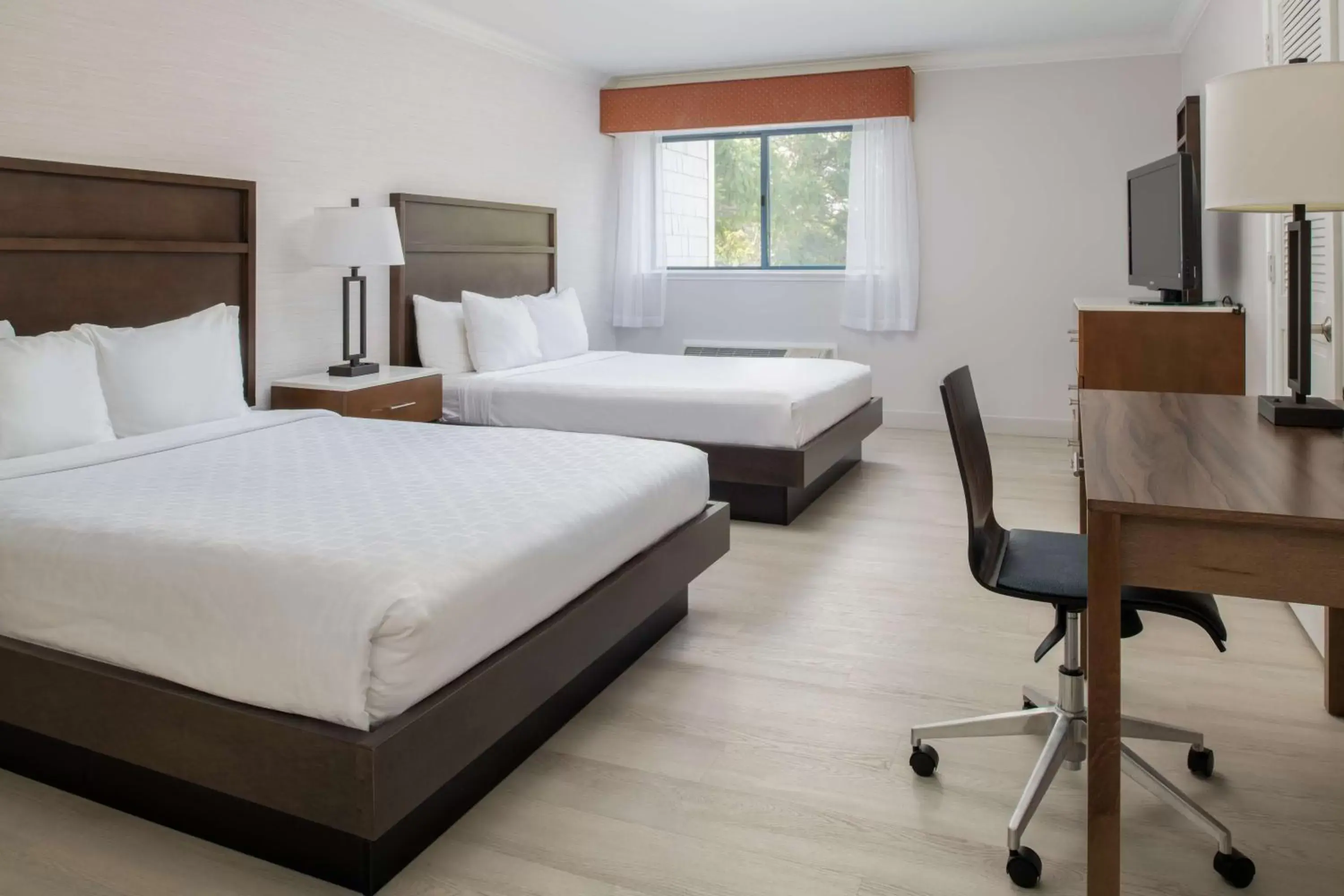 Bedroom in Best Western Plus All Suites Inn