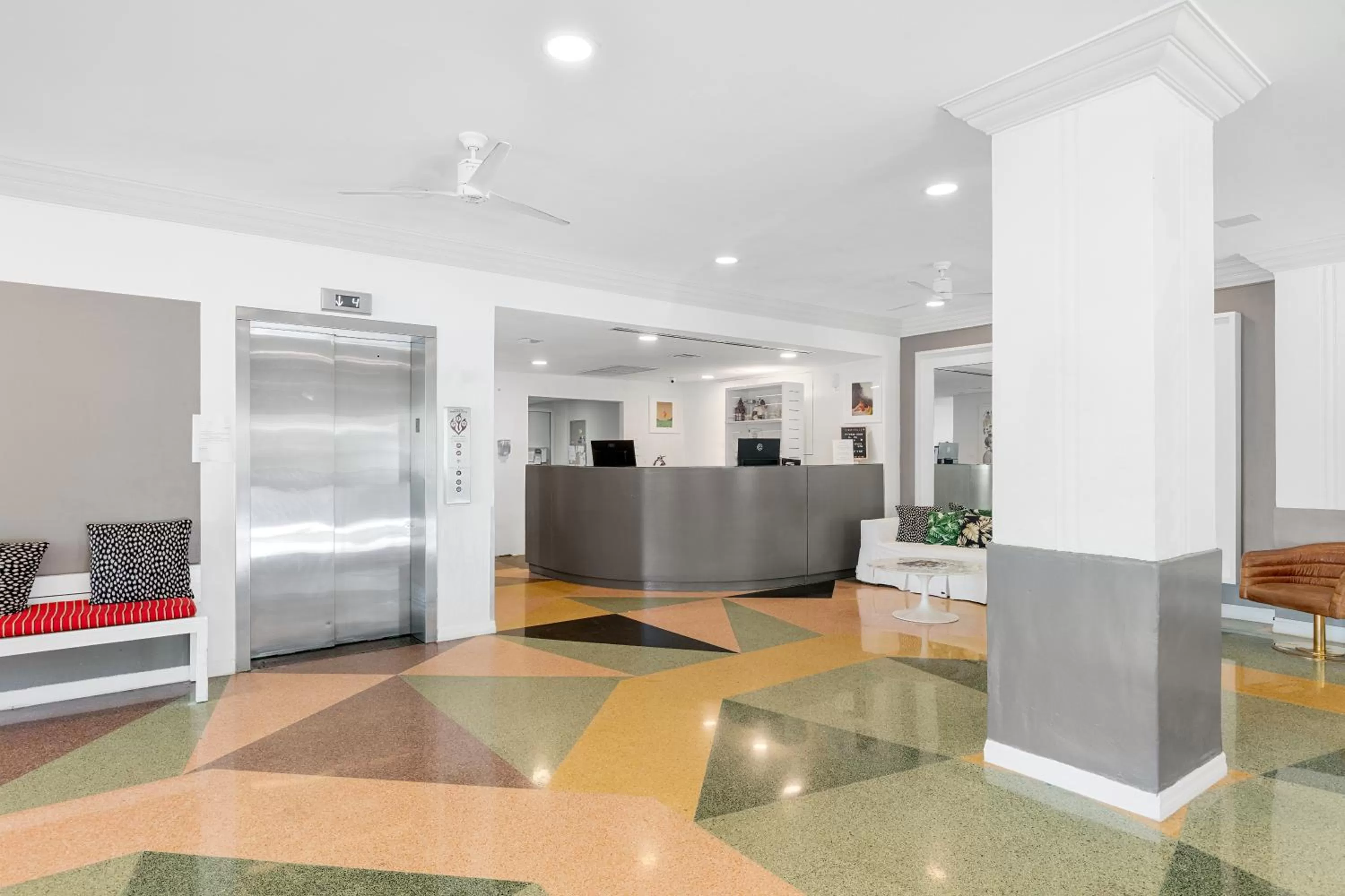 Lobby or reception, Lobby/Reception in Townhouse by Luxurban