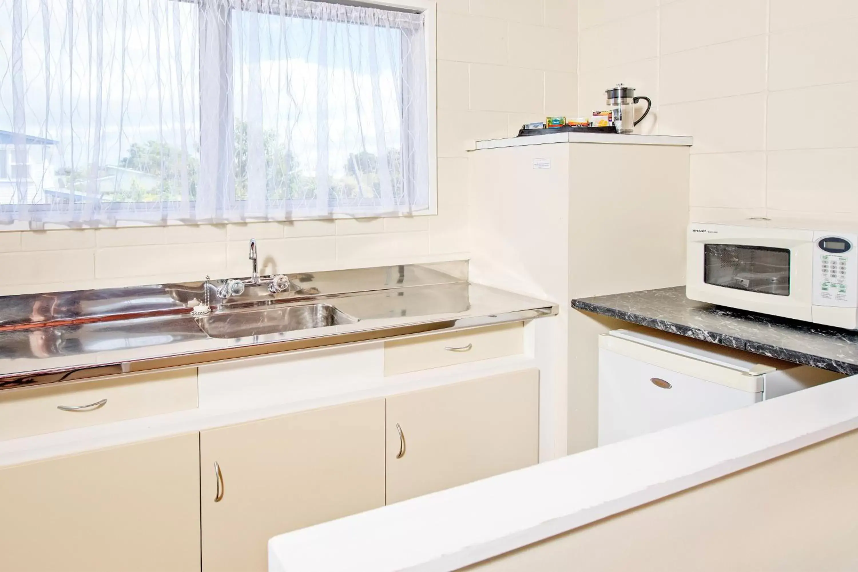 Kitchen or kitchenette, Kitchen/Kitchenette in Tourist Court Motel