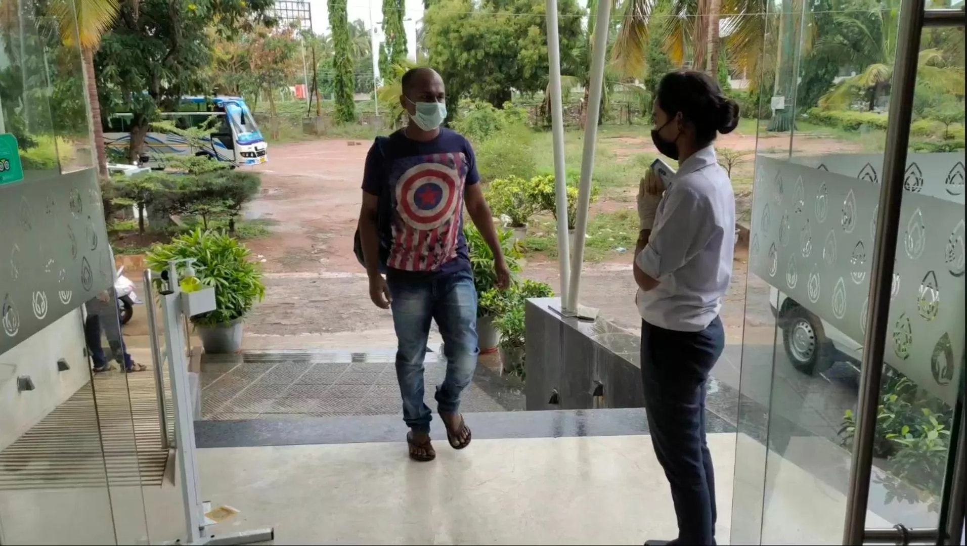 Facade/entrance in Shivas Gateway