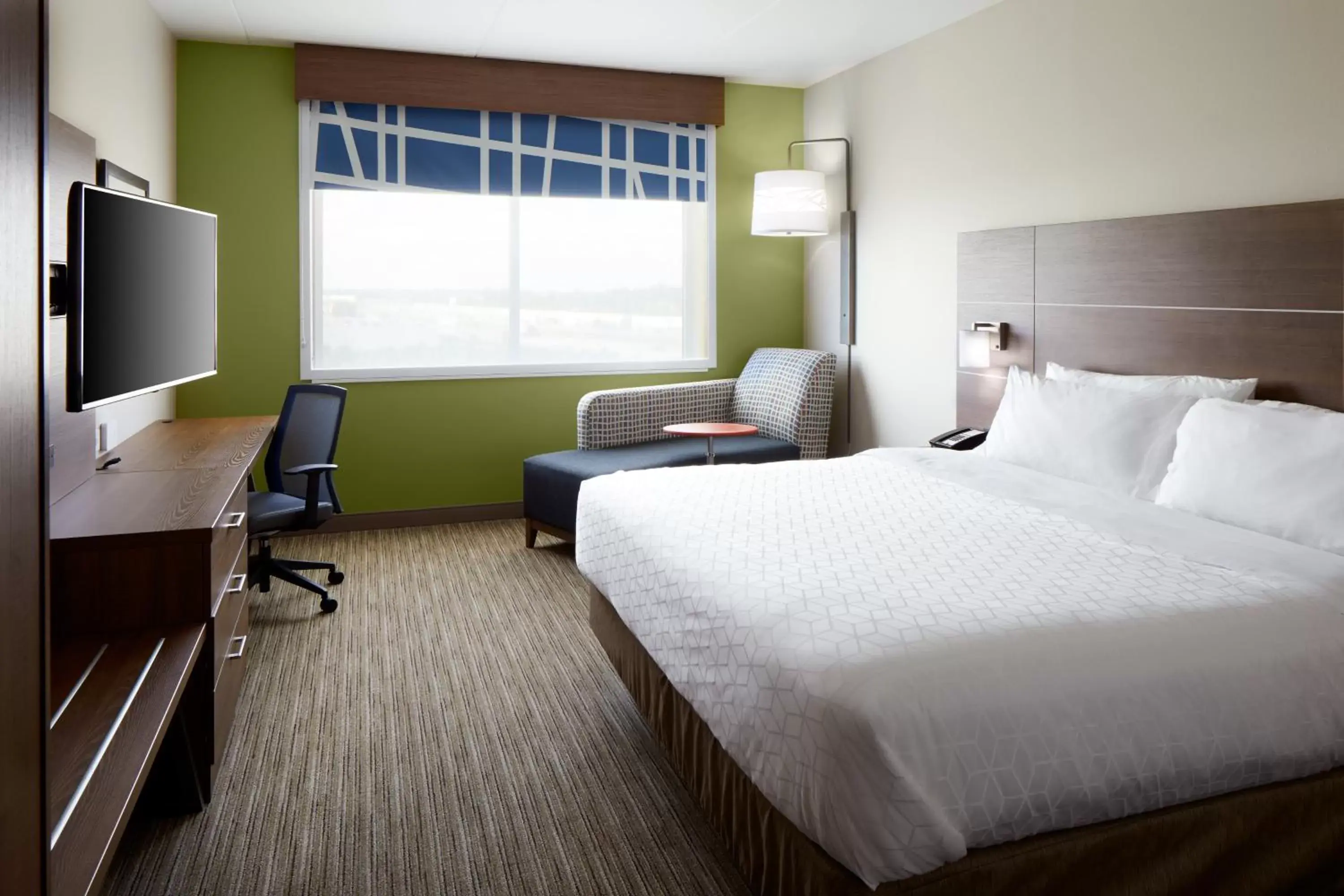 Photo of the whole room, Bed in Holiday Inn Express & Suites - Cincinnati North - Liberty Way, an IHG Hotel