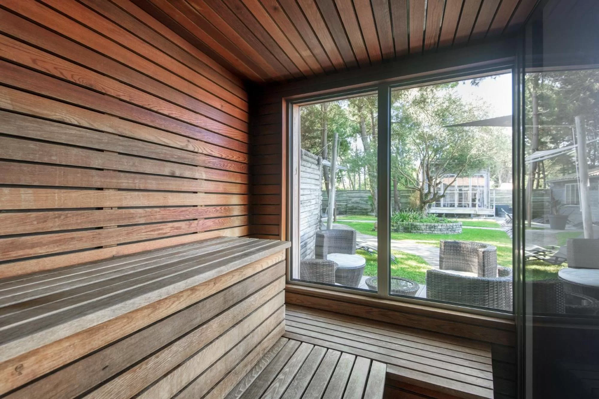 Sauna in Elégance Suites Hôtel