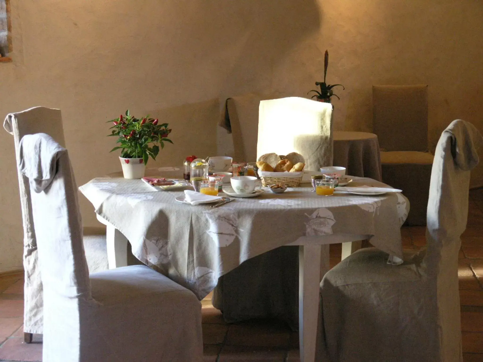 Restaurant/places to eat in Domaine de Bassilour