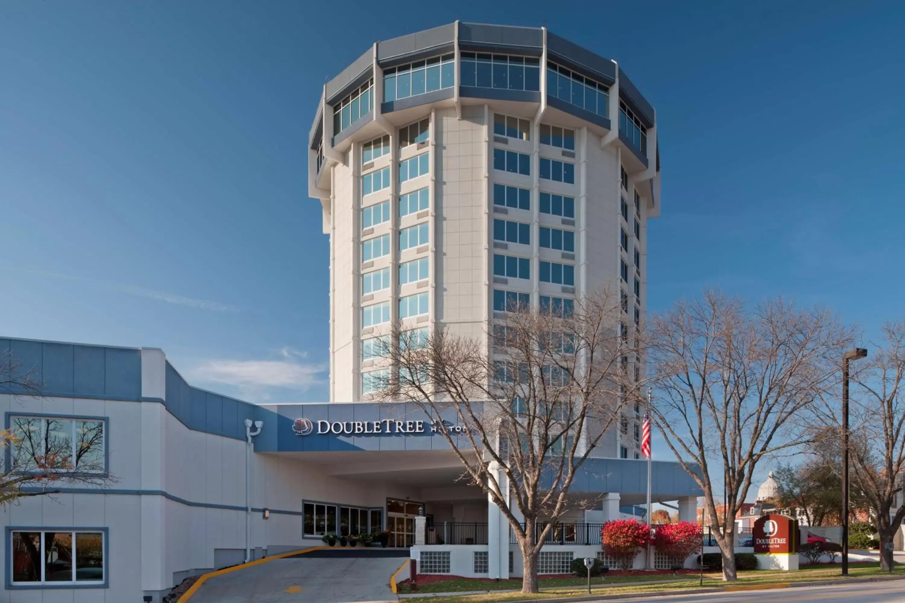 Property building in DoubleTree by Hilton Jefferson City Property building in DoubleTree by Hilton Jefferson City