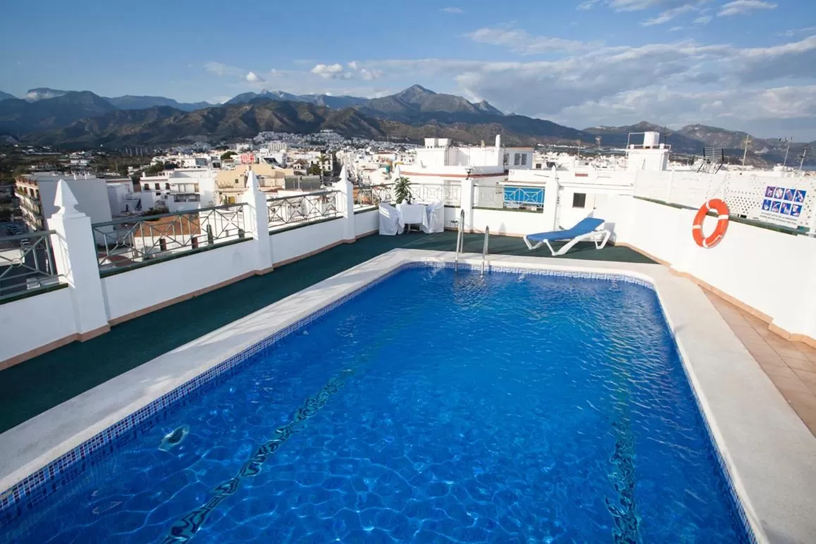 Swimming pool in Hotel Bajamar Centro