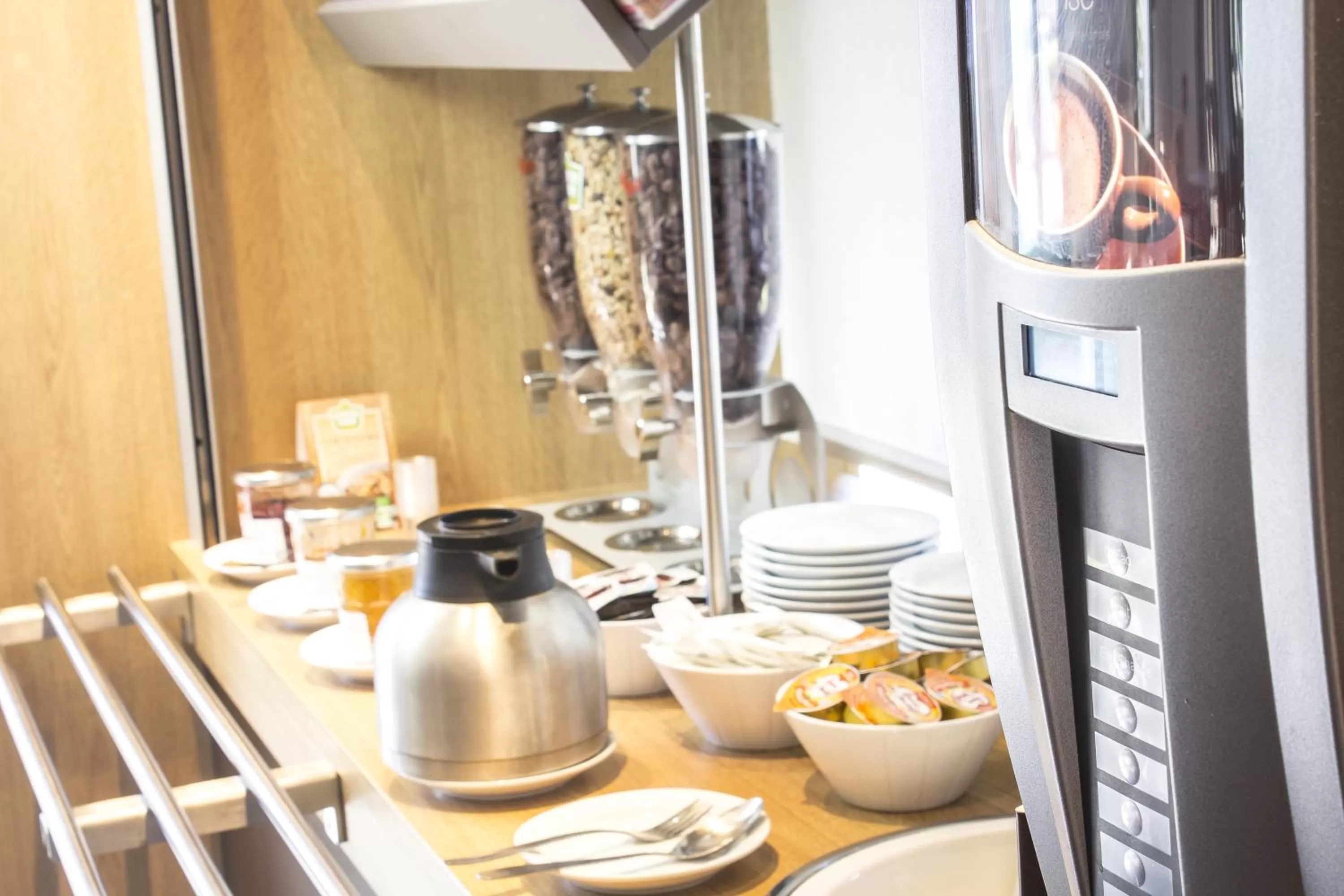 Buffet breakfast in Hotel Inn design Vierzon