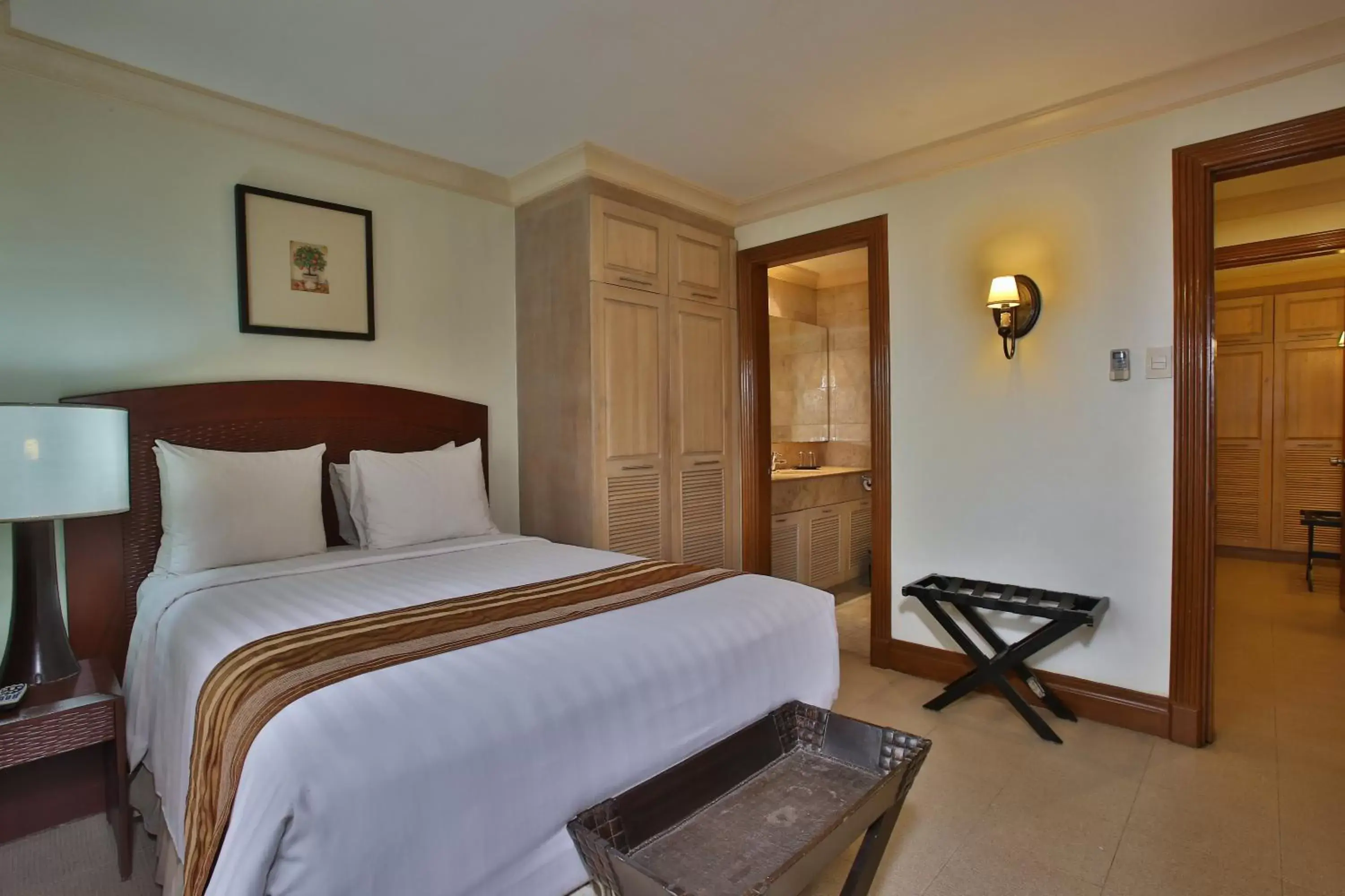 Bed in Crown Regency Suites Mactan