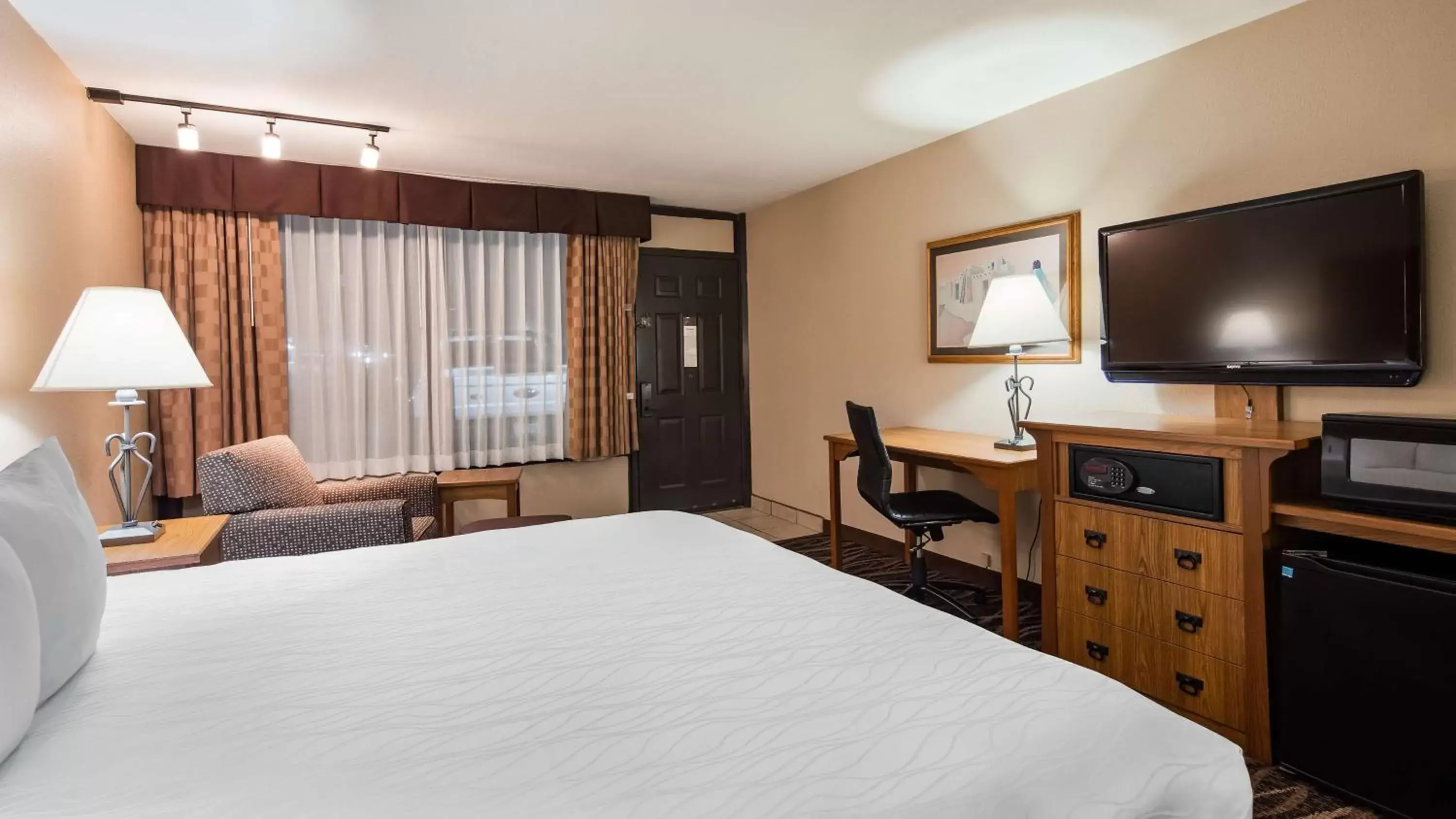 Photo of the whole room, Bed in Best Western Plus Saddleback Inn and Conference Center