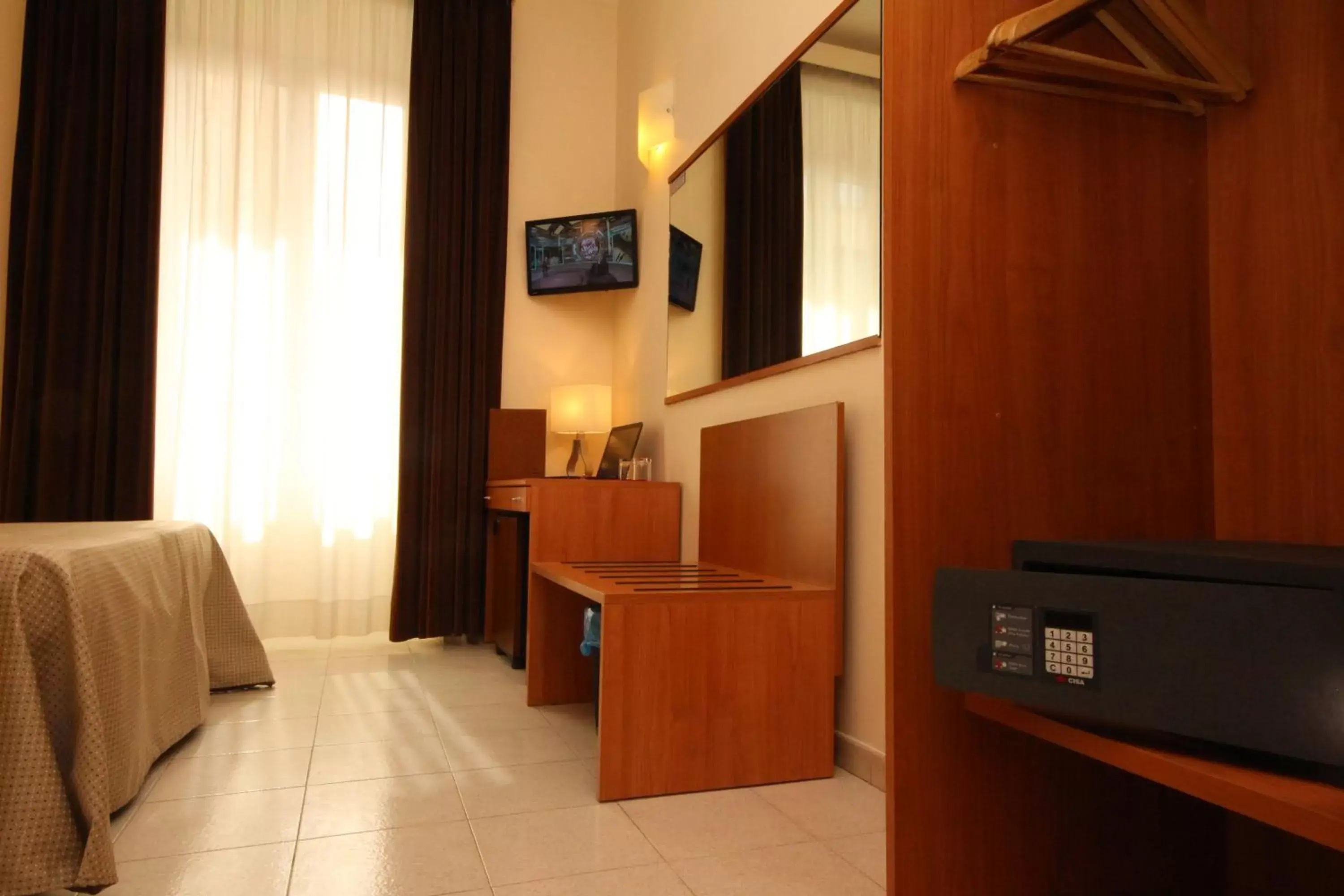 TV and multimedia, TV/Entertainment Center in Hotel Principe Eugenio