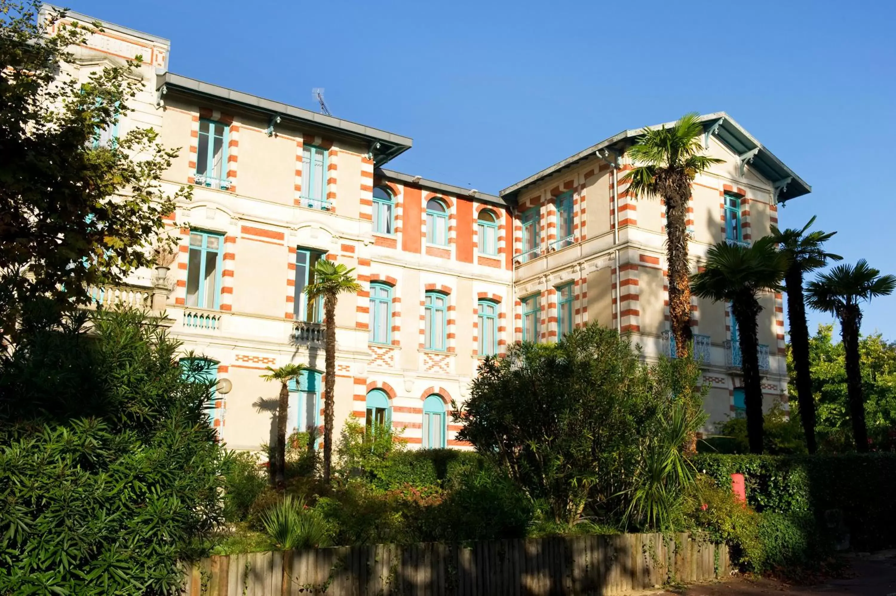 Facade/entrance, Property Building in Résidence de Tourisme Vacances Bleues Villa Regina