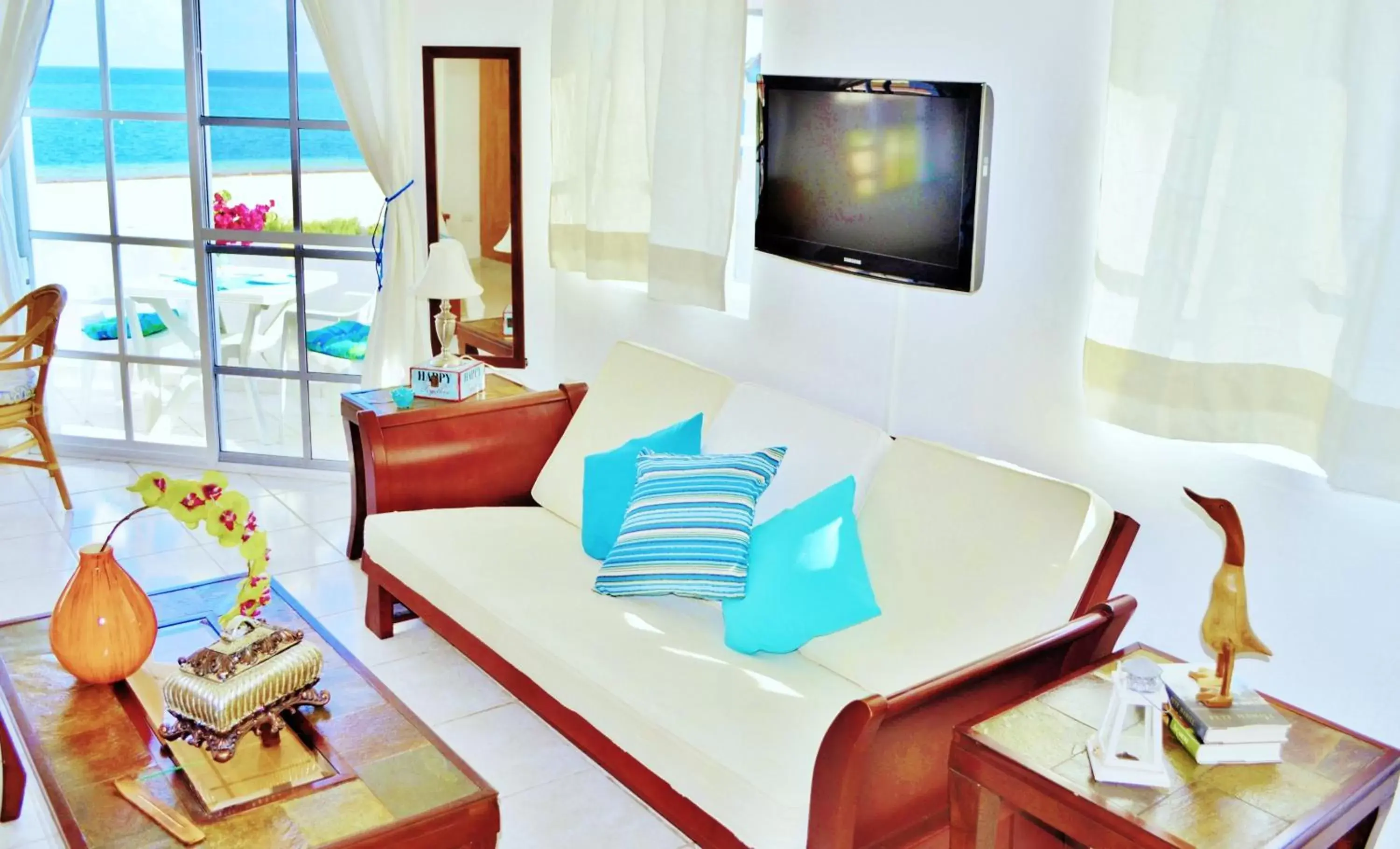 TV and multimedia, TV/Entertainment Center in Corales Suites