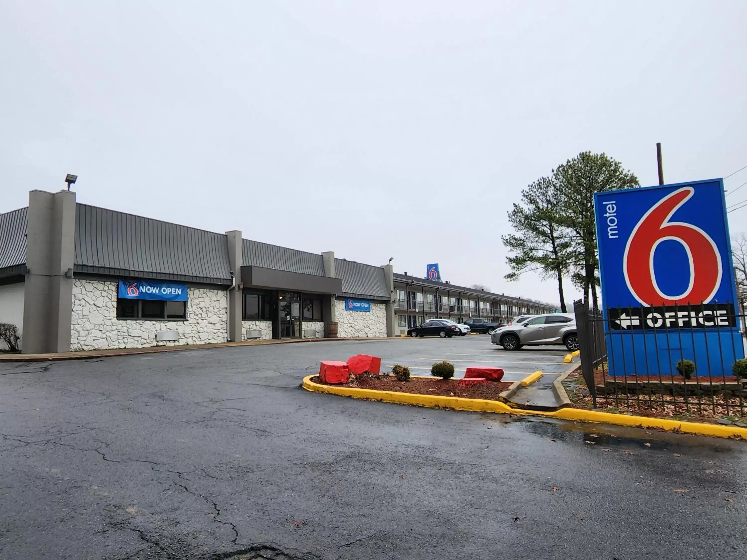 Property Building in Motel 6 North Little Rock, AR-JFK Blvd