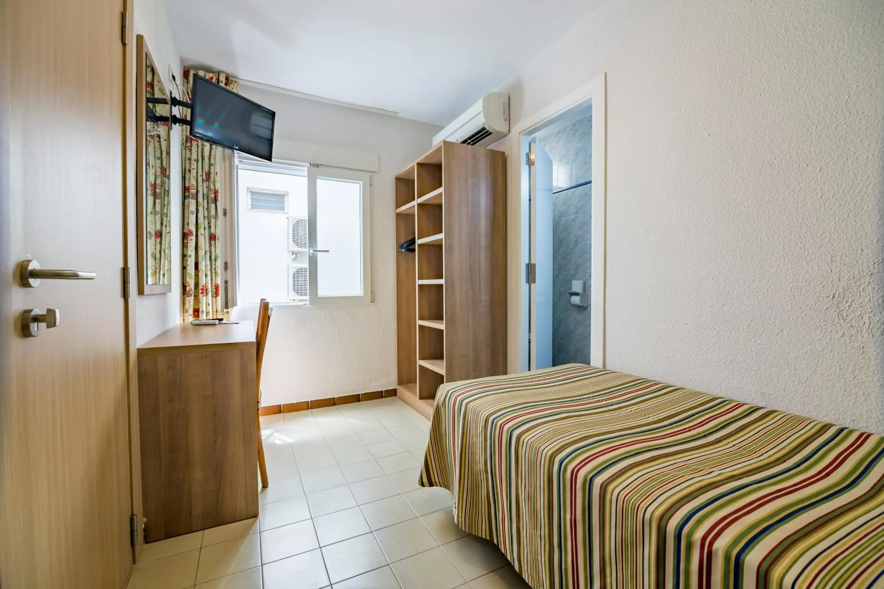 Photo of the whole room, Bed in Hotel Blasón Junior