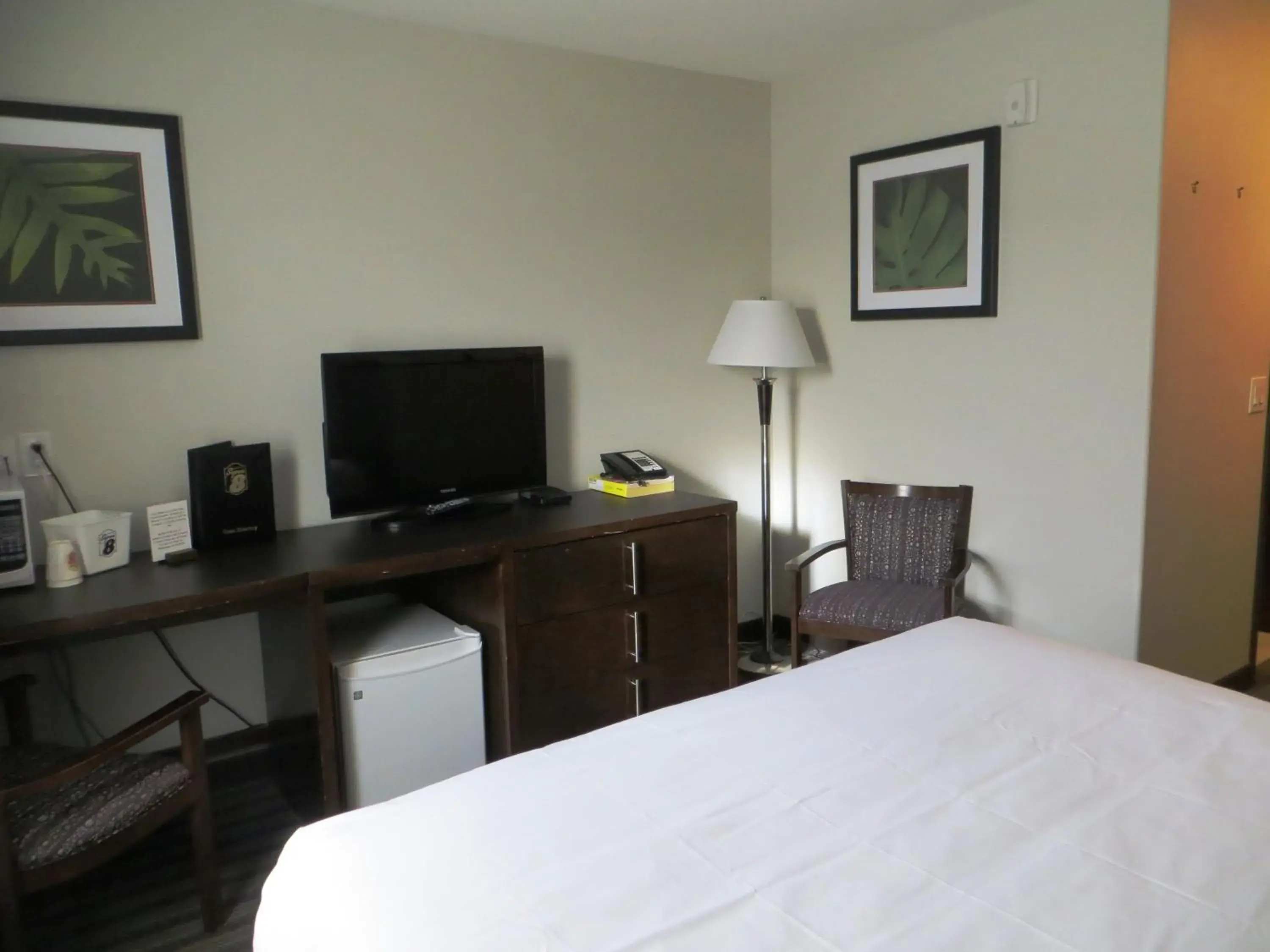 Bedroom in Super 8 by Wyndham Saskatoon Near Downtown