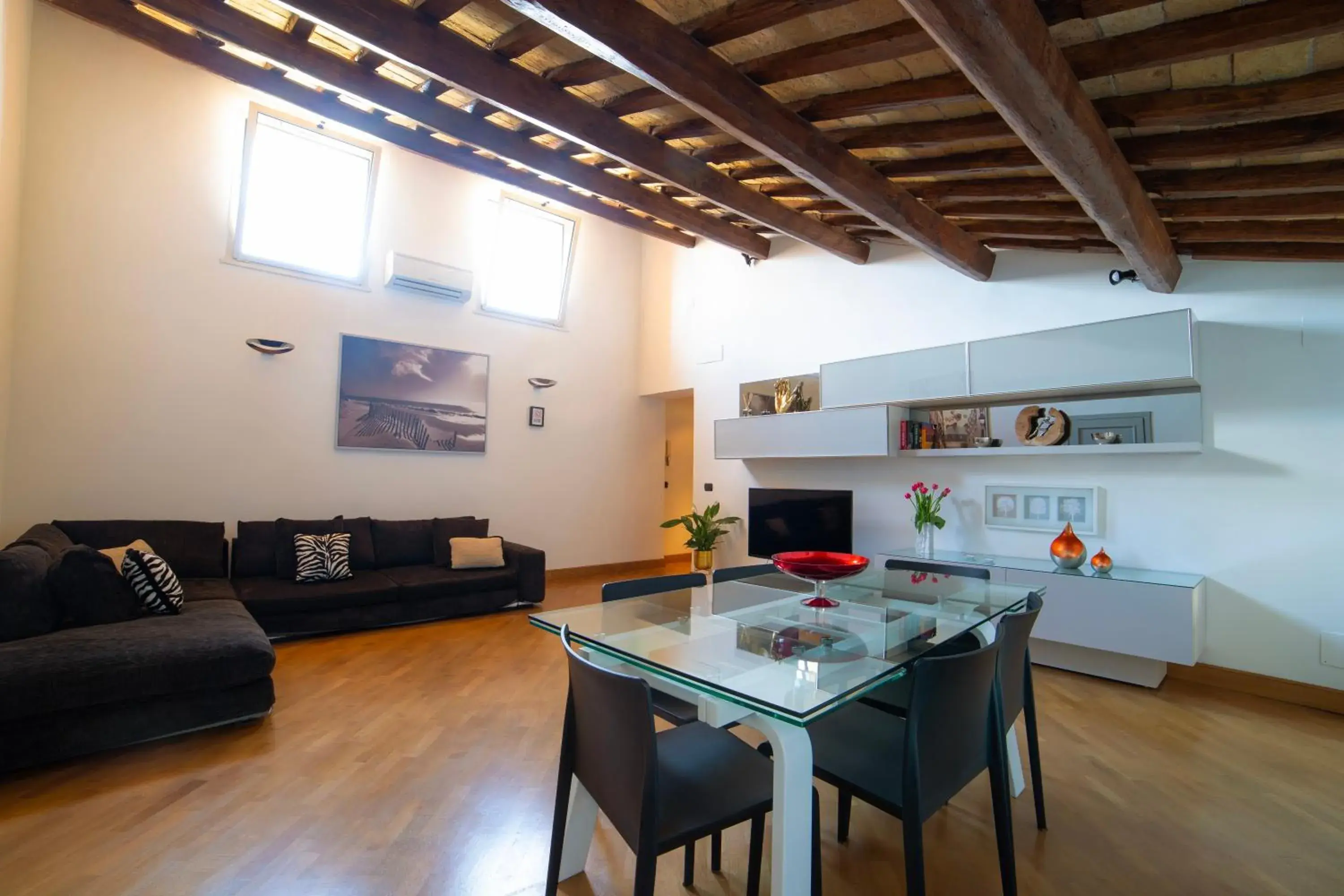 Living room, Dining Area in Splendor Suite Rome - Suites & Apartments