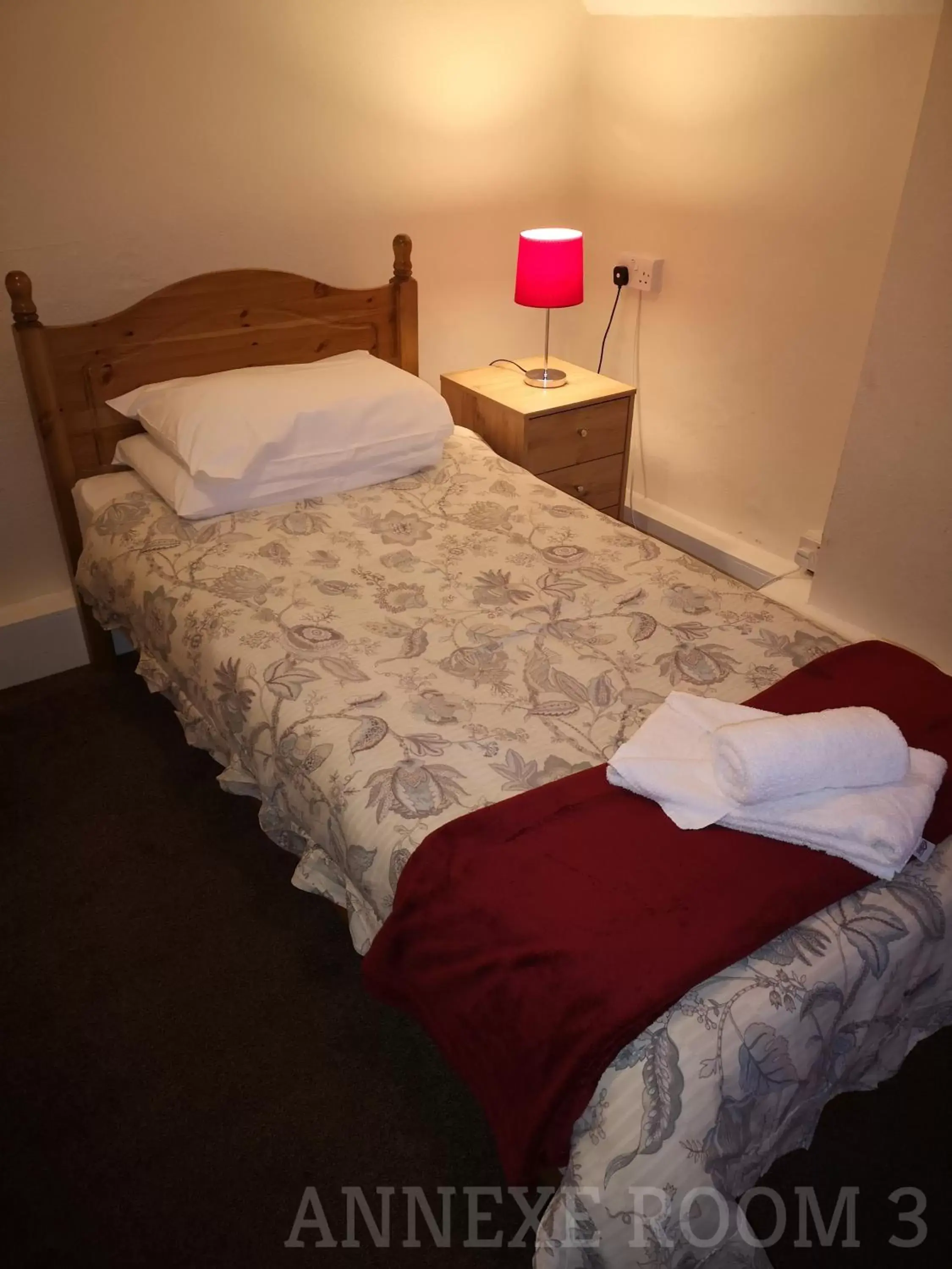 Bedroom, Bed in Westgate Hotel