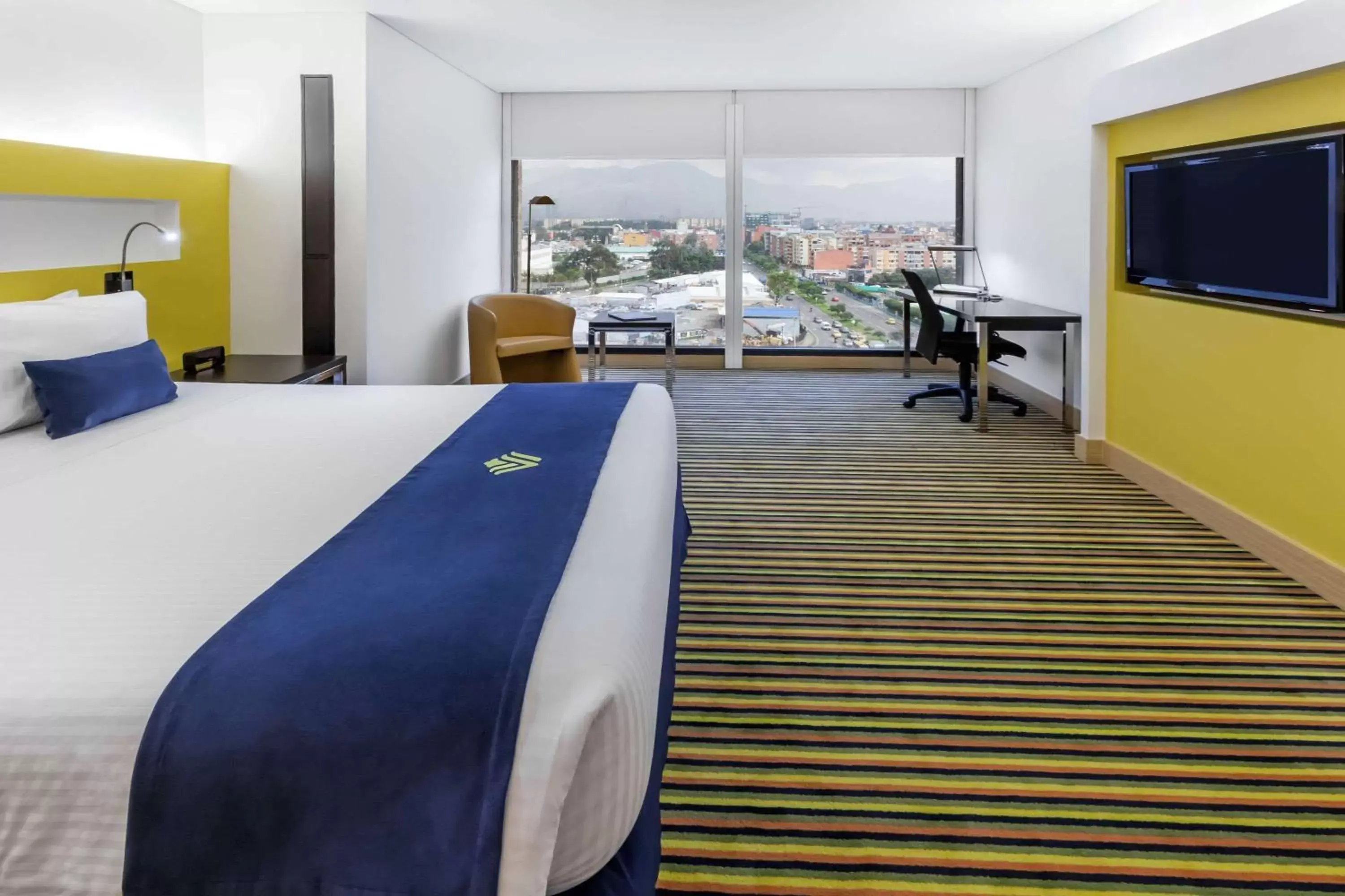 Photo of the whole room, Bed in Wyndham Bogota