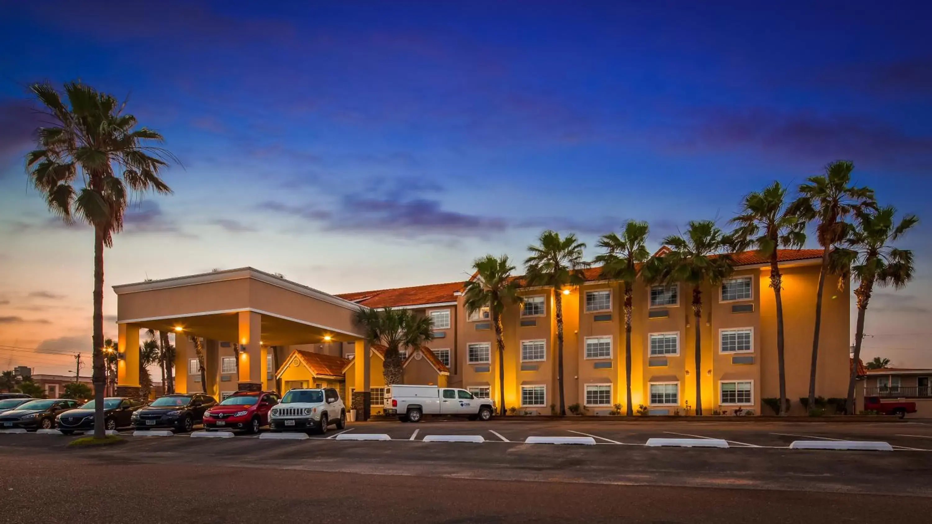 Facade/entrance, Property Building in Best Western Beachside Inn