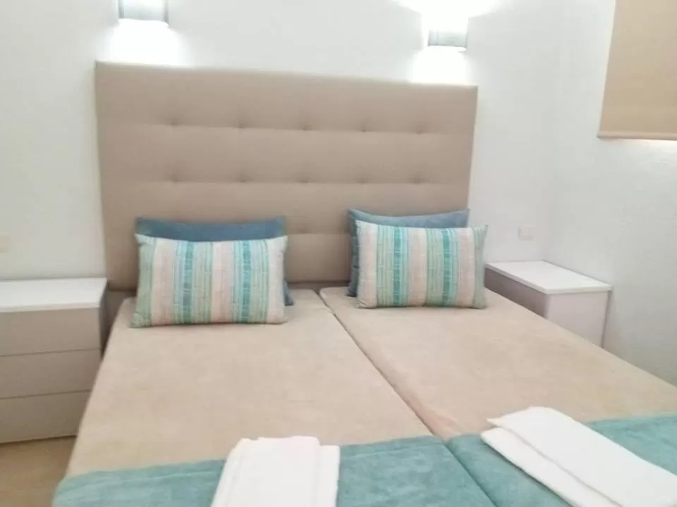 Bedroom, Bed in Albufeira Jardim by Umbral