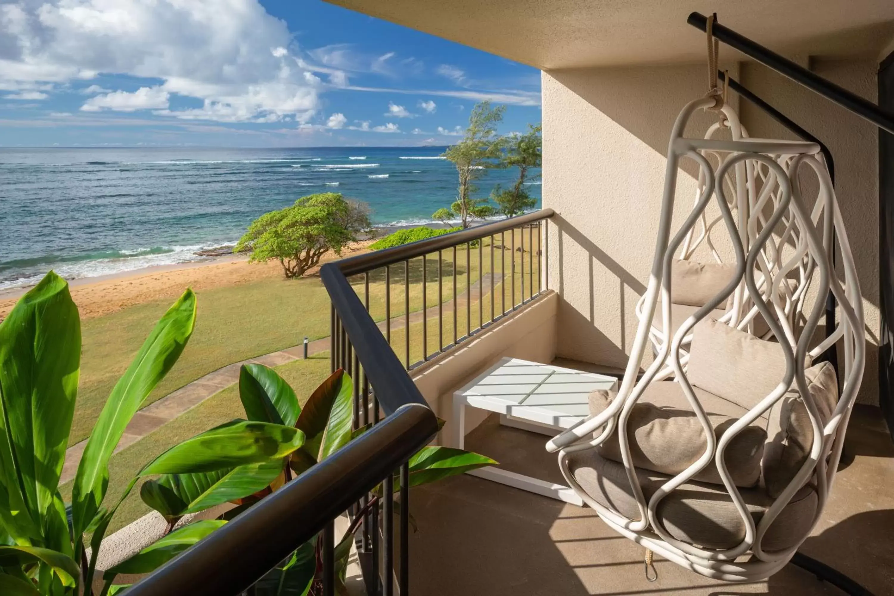 Photo of the whole room, Balcony/Terrace in Sheraton Kauai Coconut Beach Resort