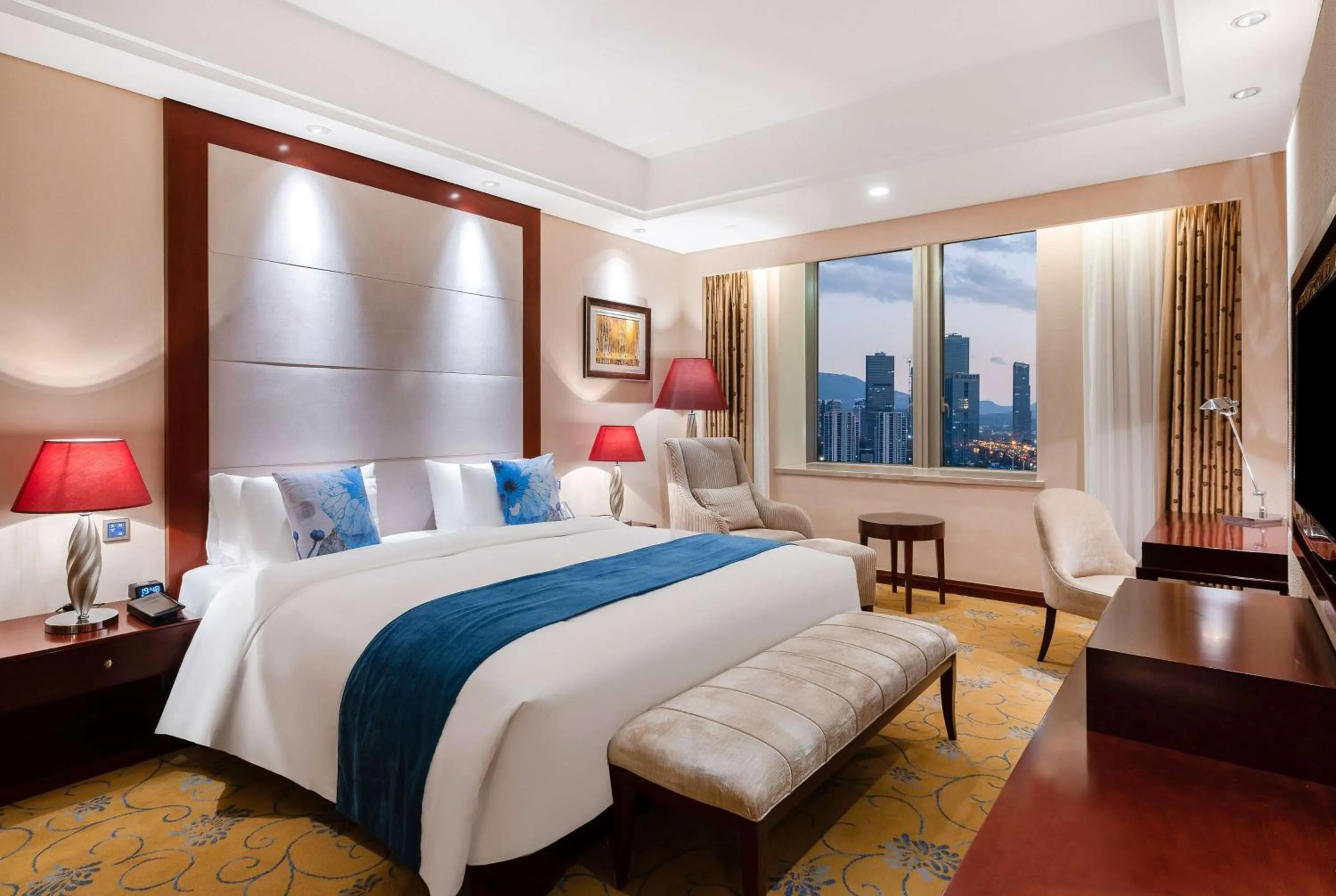 Photo of the whole room, Bed in Howard Johnson Tropical Garden Plaza Kunming