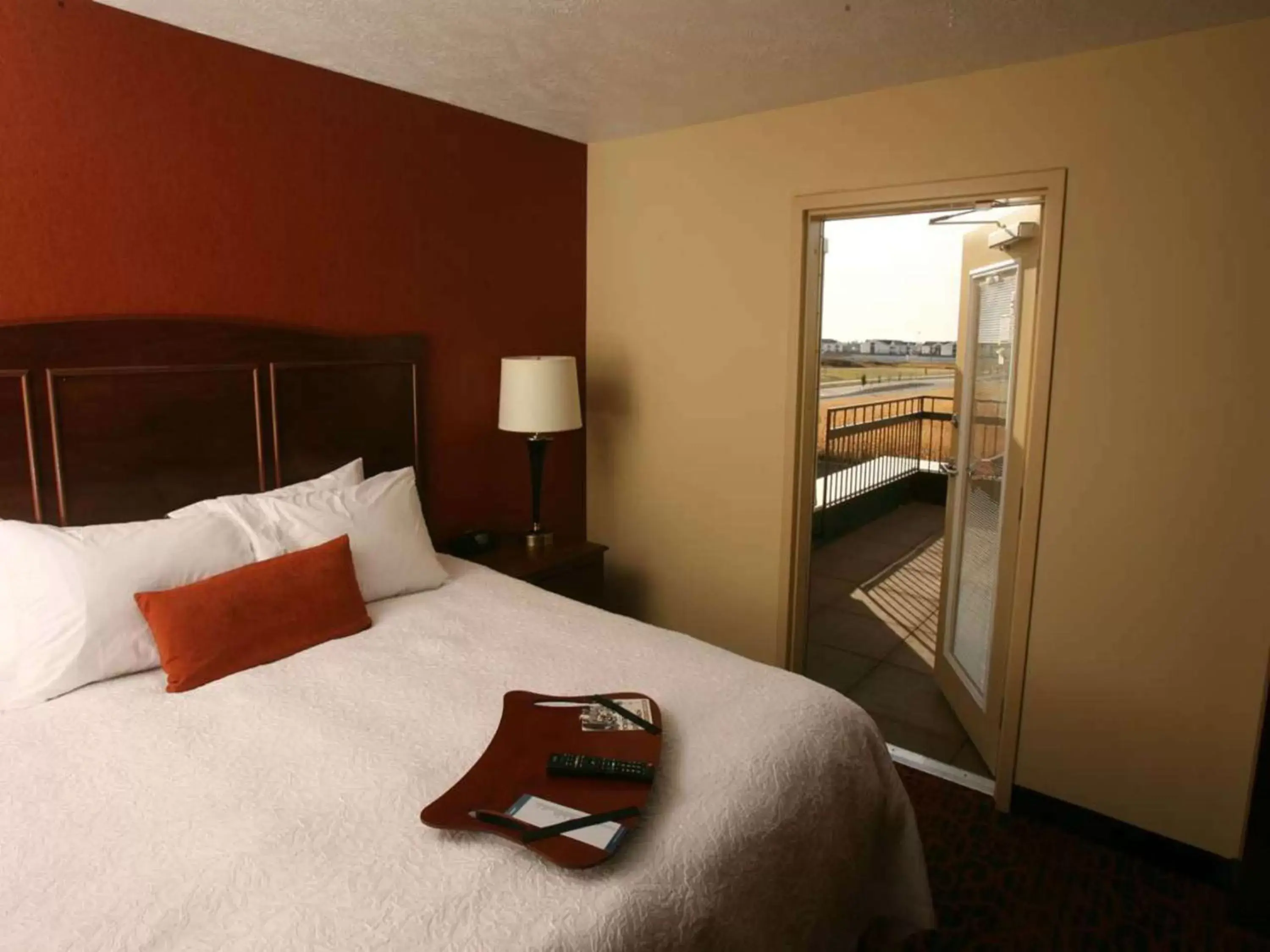 Bed in Hampton Inn & Suites Fargo Medical Center