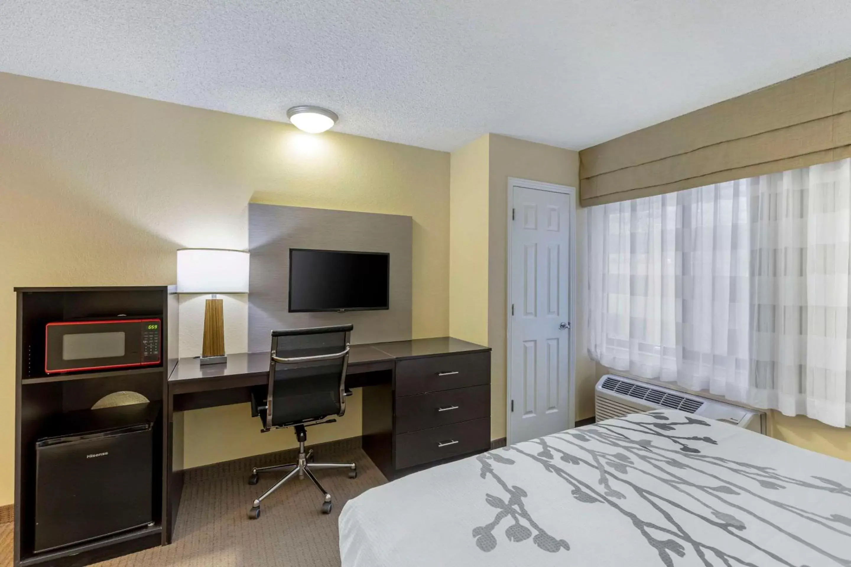 Bedroom, TV/Entertainment Center in Sleep Inn Denver Tech Greenwood Village