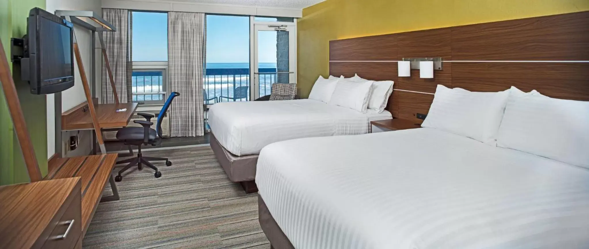 Photo of the whole room, Bed in Holiday Inn Express Nags Head Oceanfront, an IHG Hotel