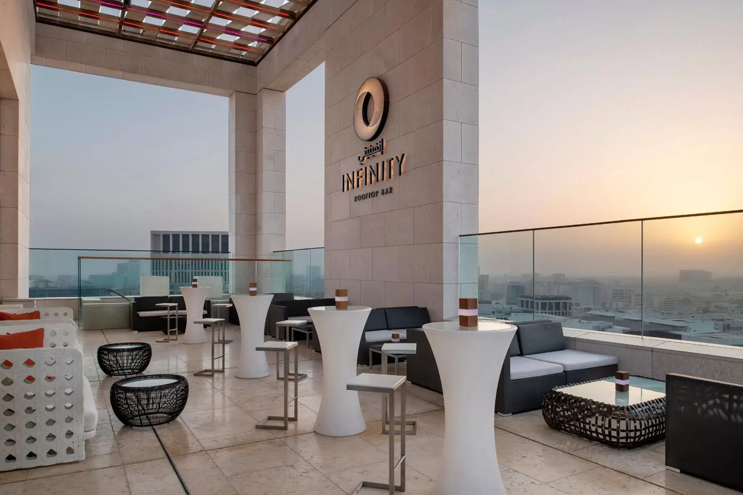 Lounge or bar in Alwadi Hotel Doha - MGallery