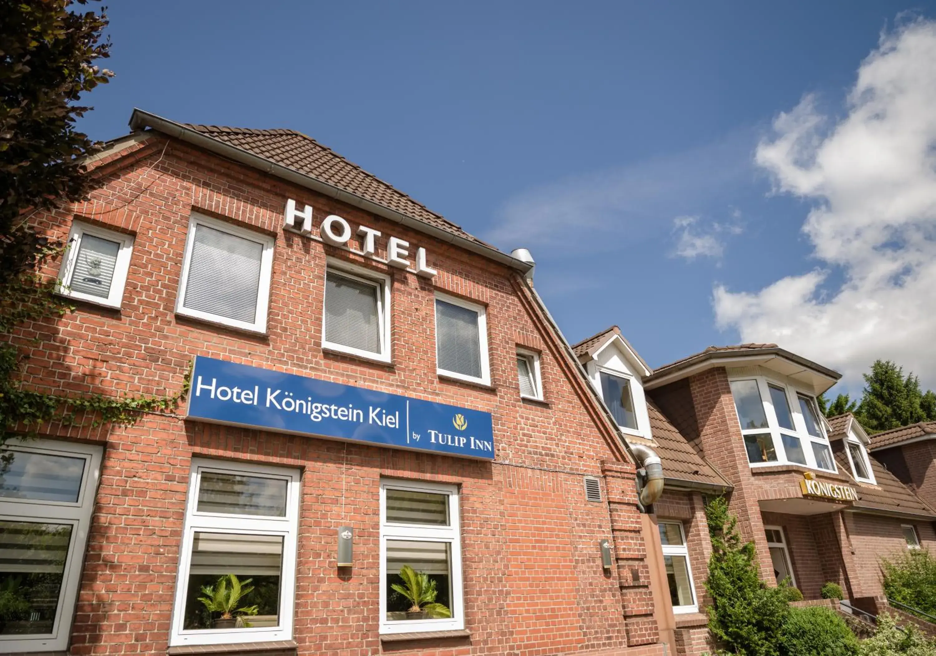 Facade/entrance, Property Building in Hotel Koenigstein Kiel by Tulip Inn