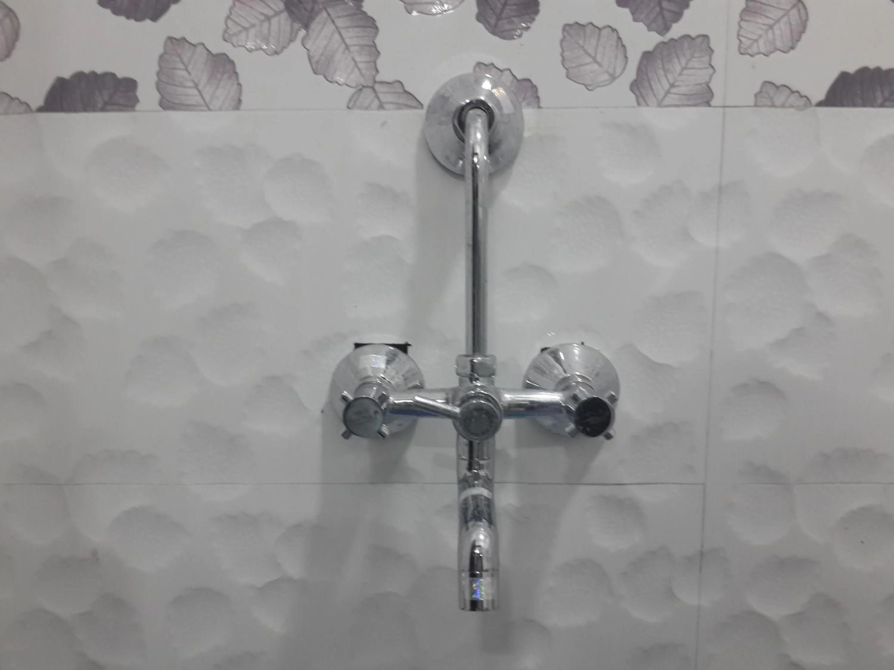 Bathroom in Hotel Holiday Era Opposite Railway Station