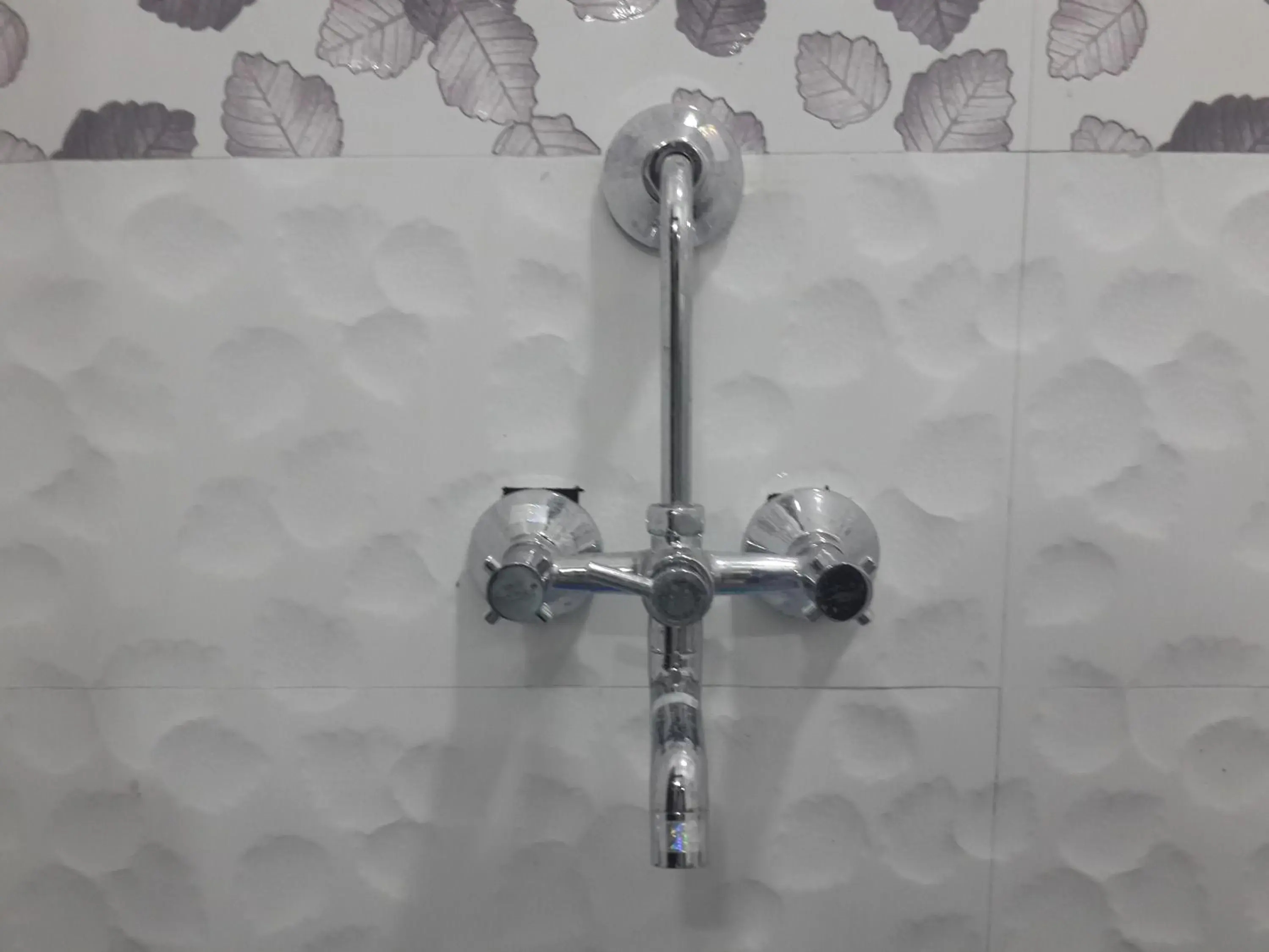 Bathroom in Hotel Holiday Era Opposite Railway Station Bathroom in Hotel Holiday Era Opposite Railway Station