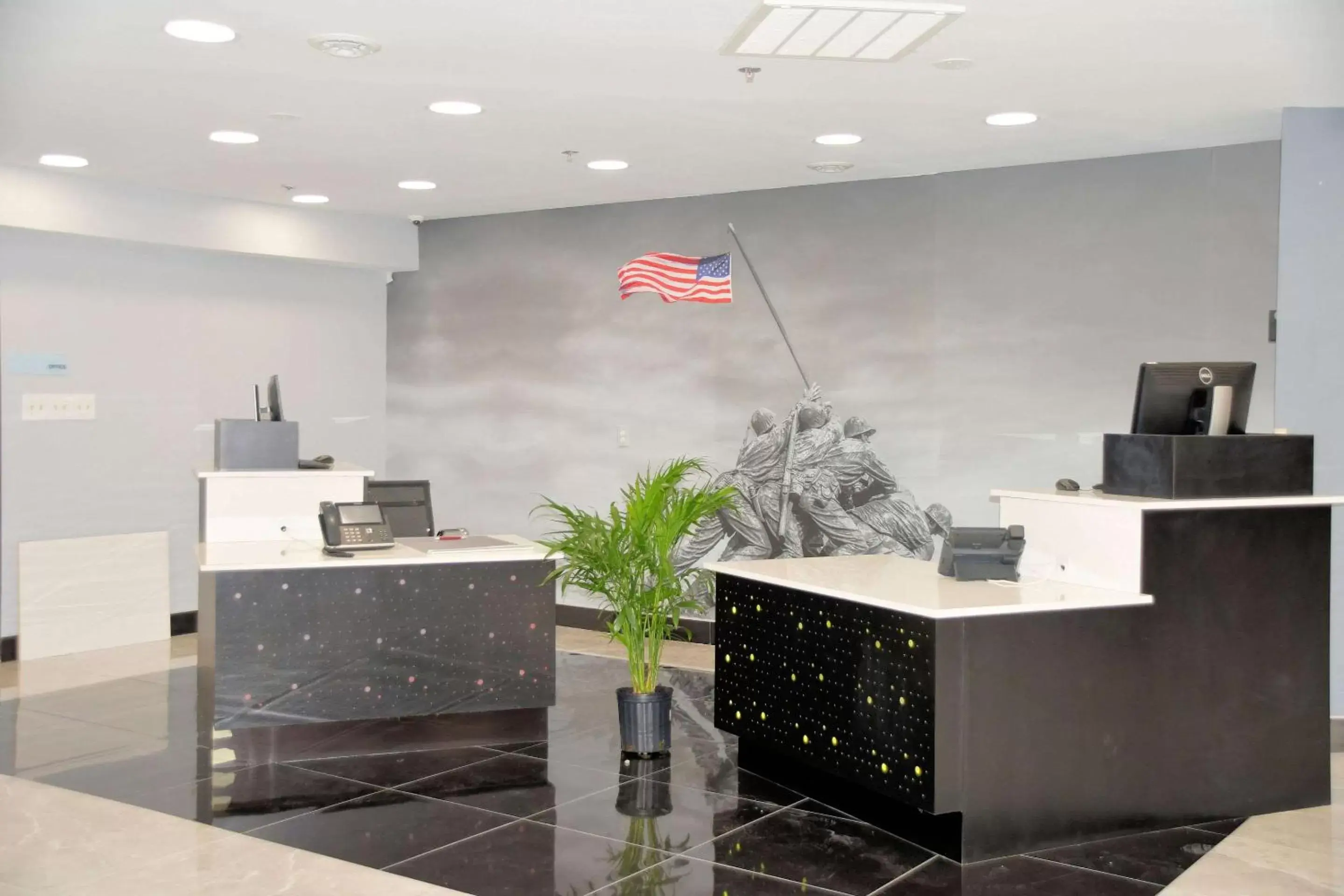 Lobby or reception in Clarion Pointe Jacksonville near Camp Lejeune
