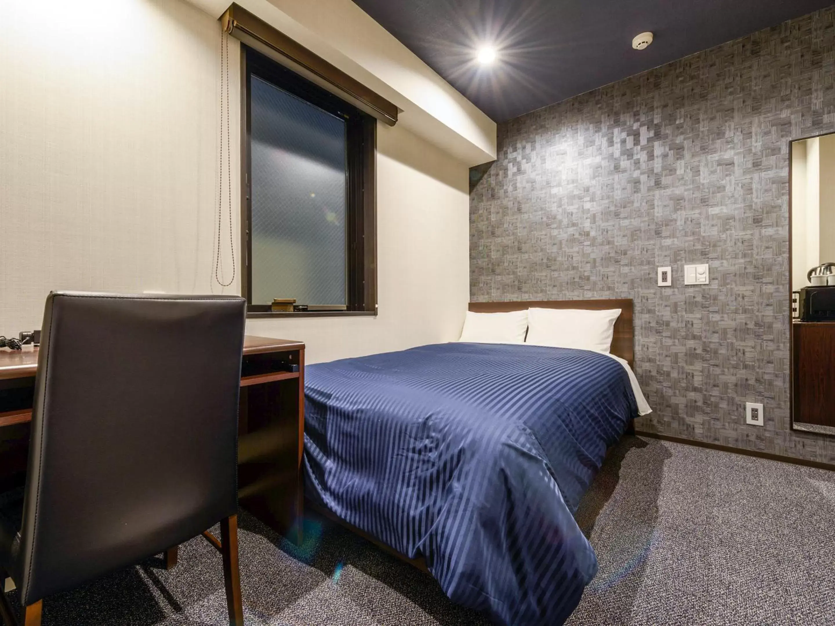 Bed in HOTEL LiVEMAX Asakusabashi-Ekimae
